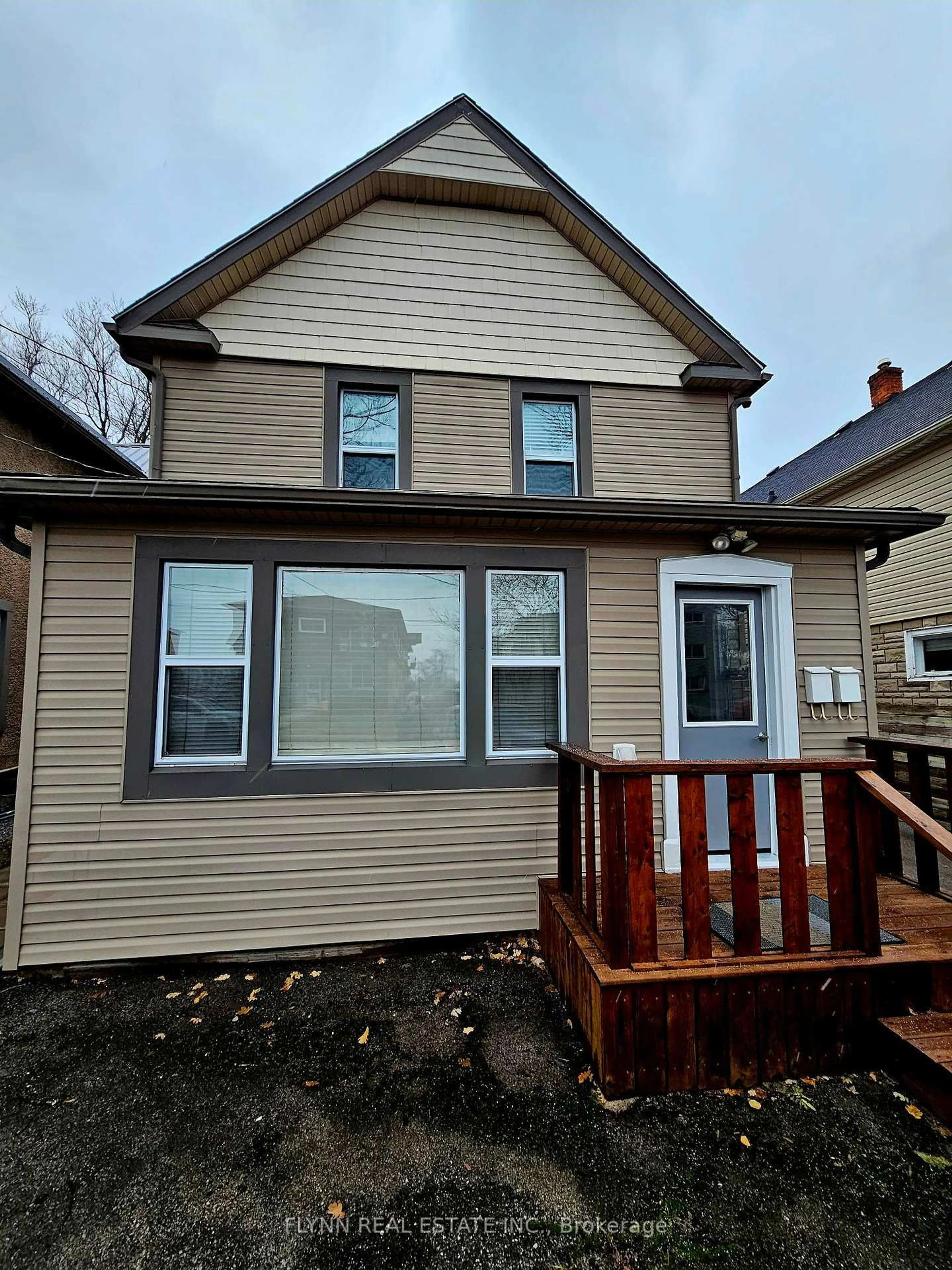 Home with vinyl exterior material, street for 24 Empire St, Welland Ontario L3B 2L2