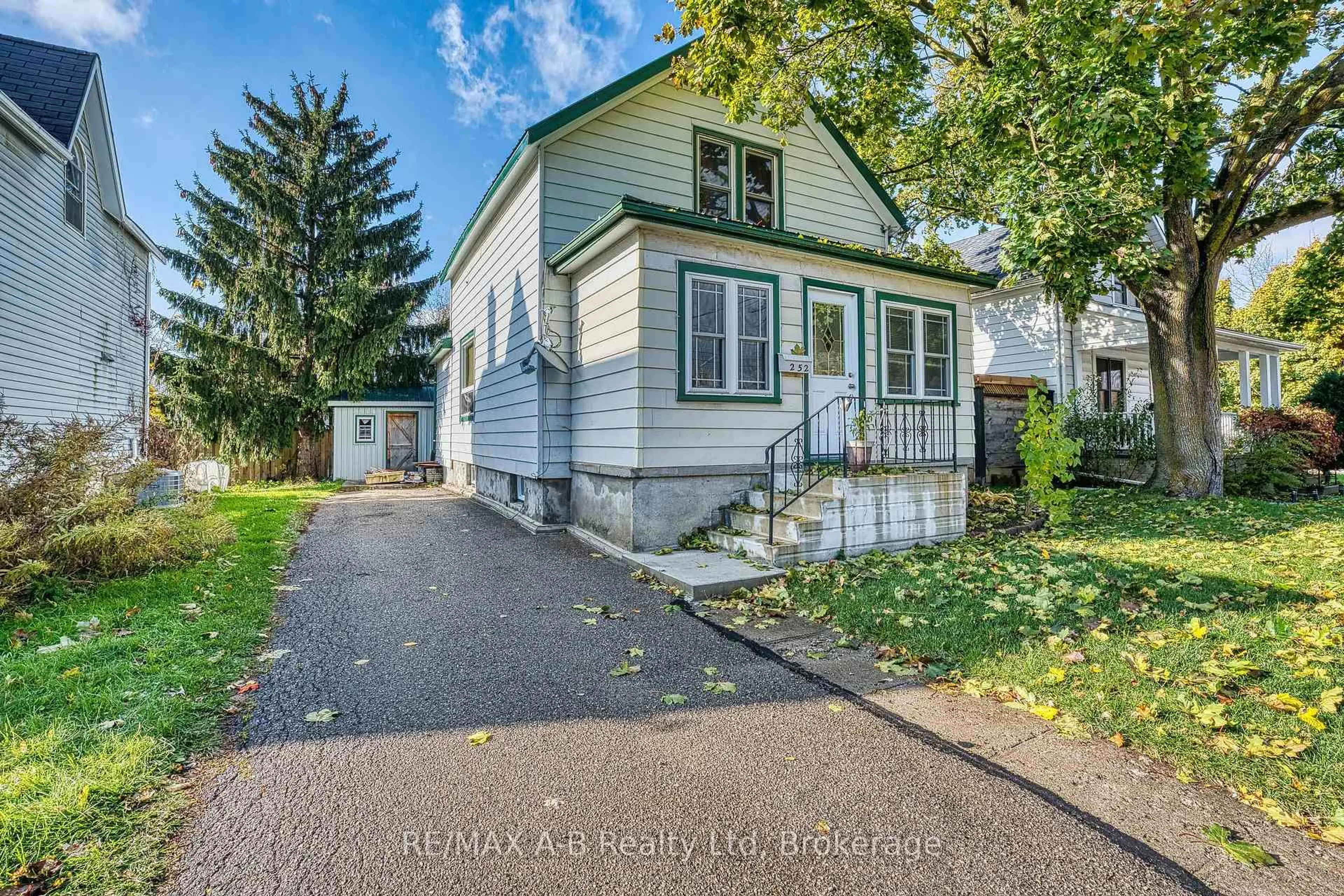 Home with vinyl exterior material, street for 252 Romeo St, Stratford Ontario N5A 4T5