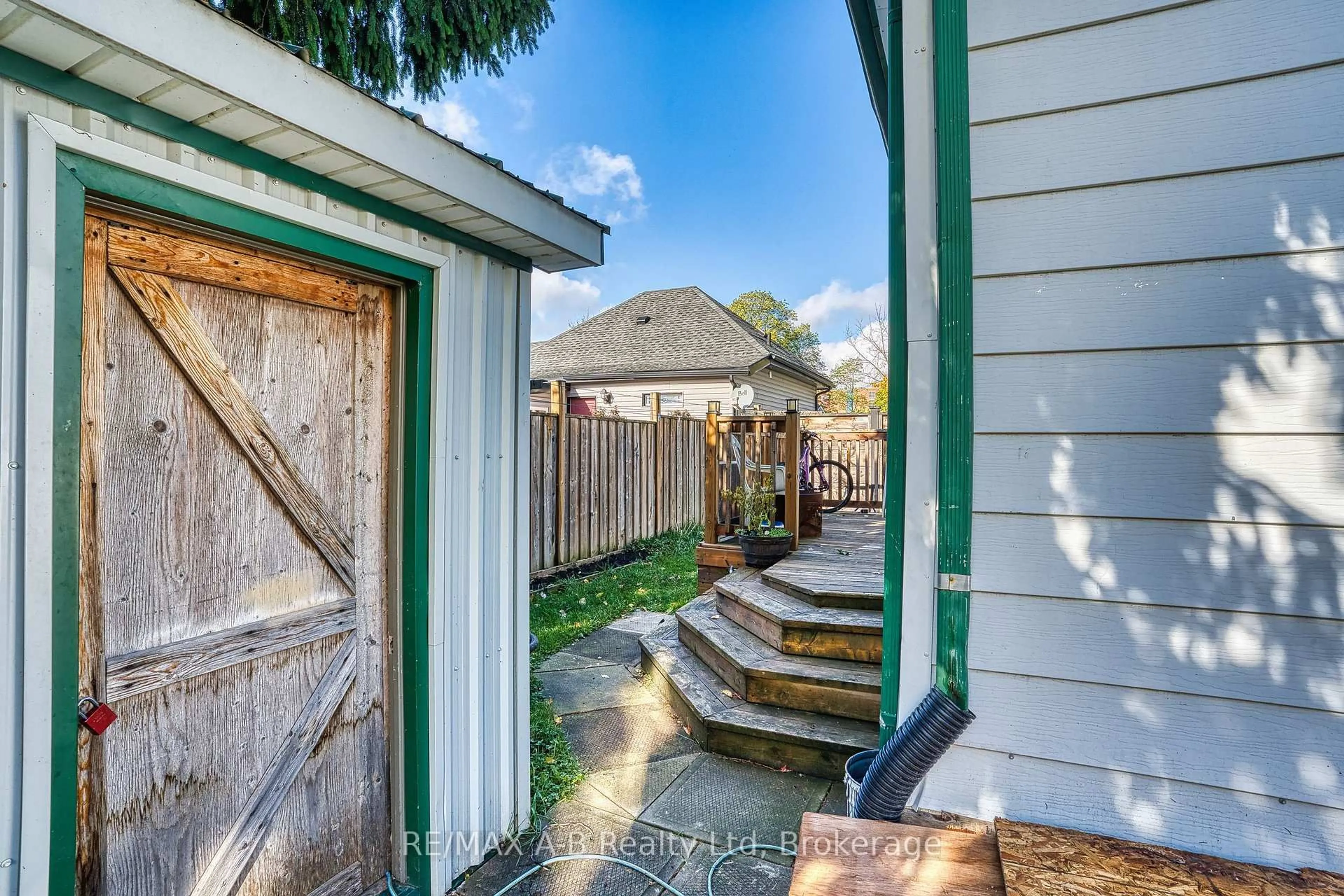 Unknown for 252 Romeo St, Stratford Ontario N5A 4T5