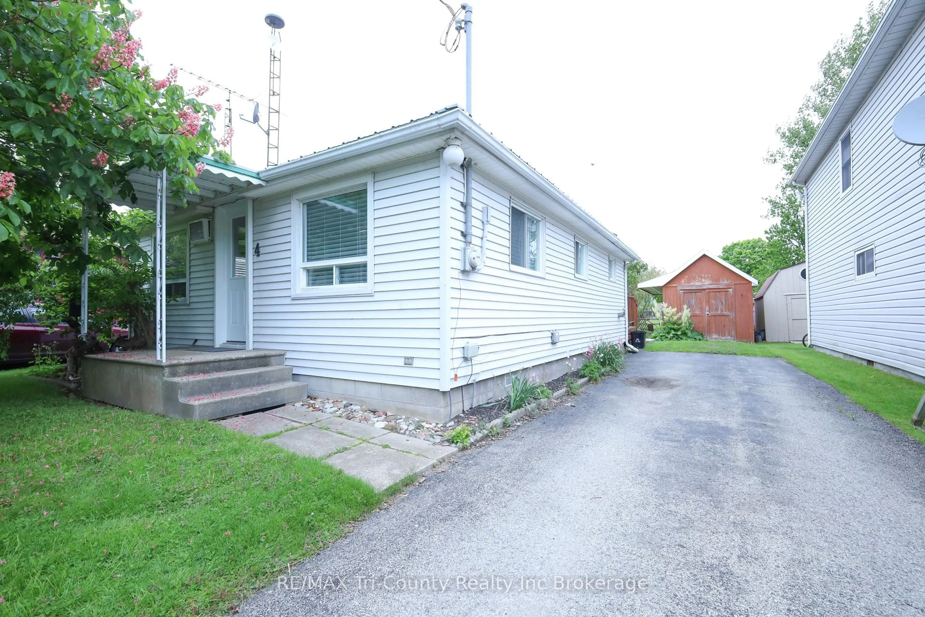 Unknown for 4 Palin St, Norfolk Ontario N0E 1M0