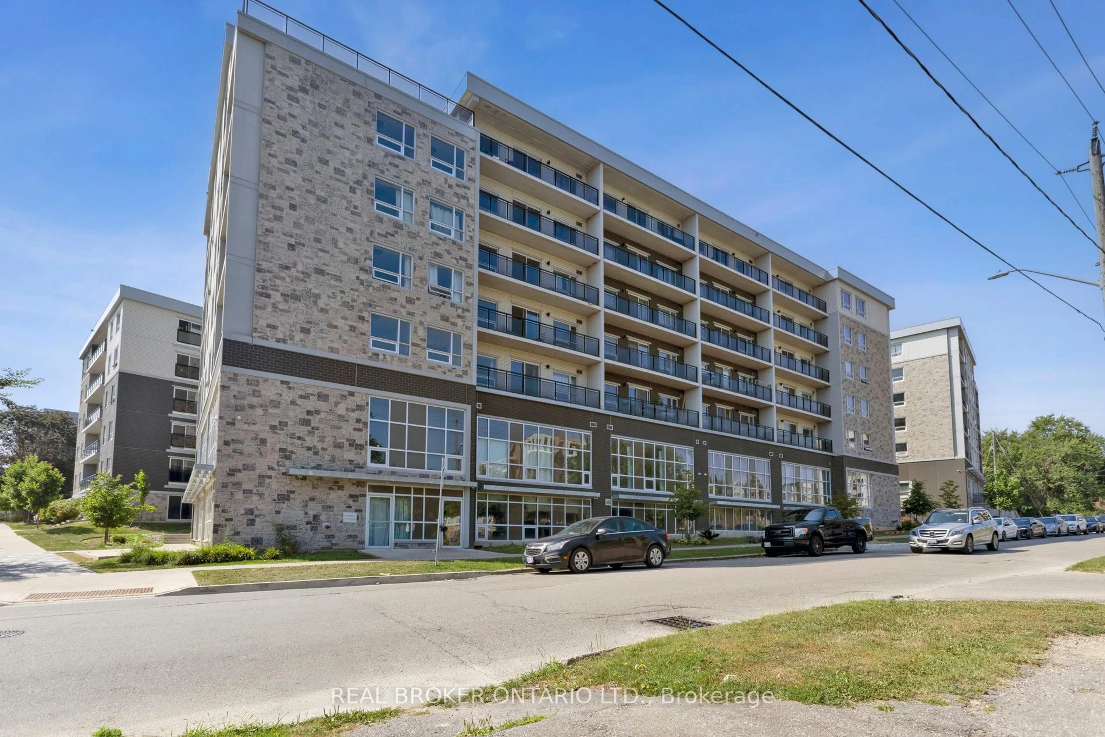 A pic from outside/outdoor area/front of a property/back of a property/a pic from drone, building for 275 Larch St #G607, Waterloo Ontario N2L 3R2