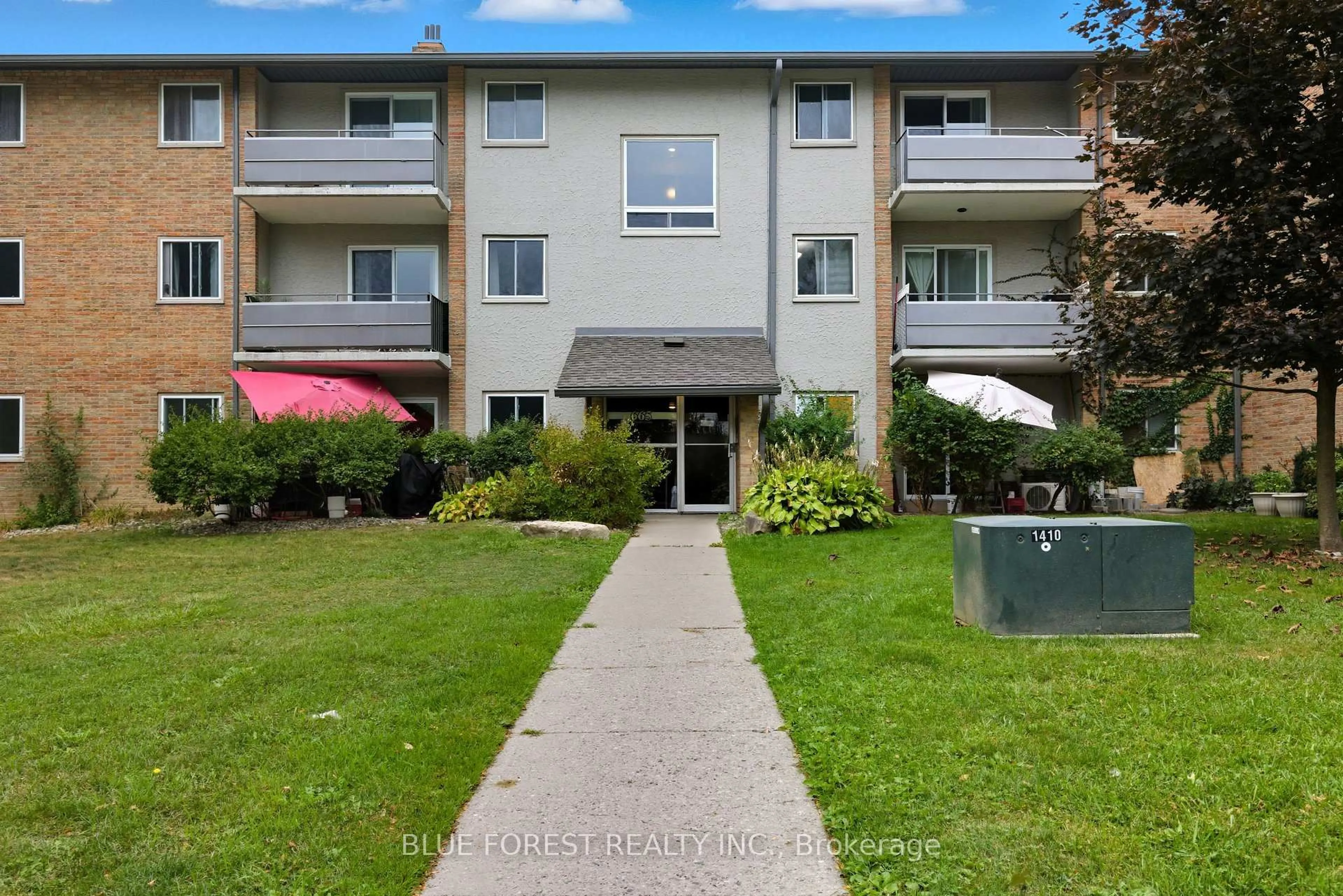 Patio, unknown for 665 Wonderland Rd #4, London South Ontario N6K 1M1