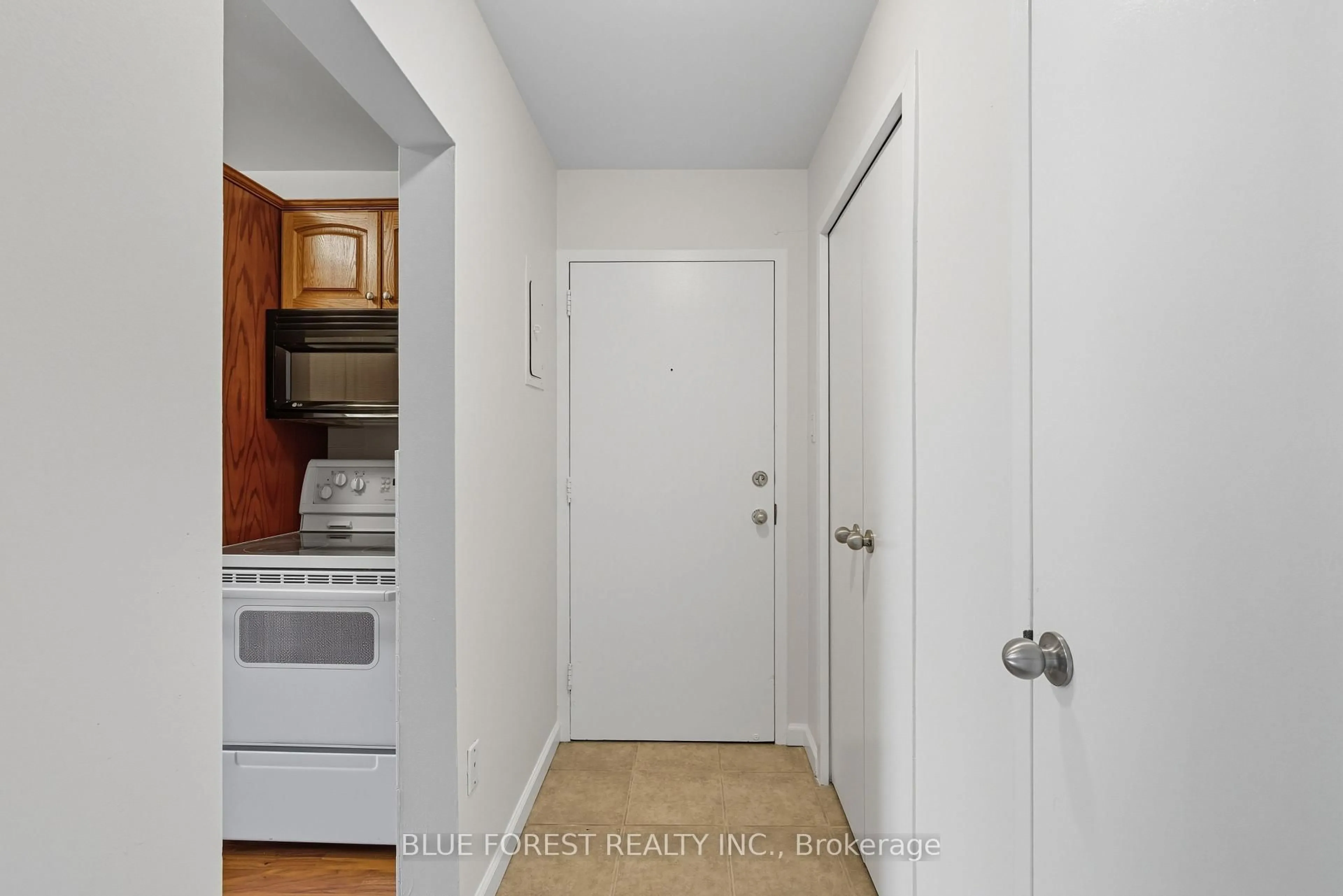 Unknown for 665 Wonderland Rd #4, London South Ontario N6K 1M1