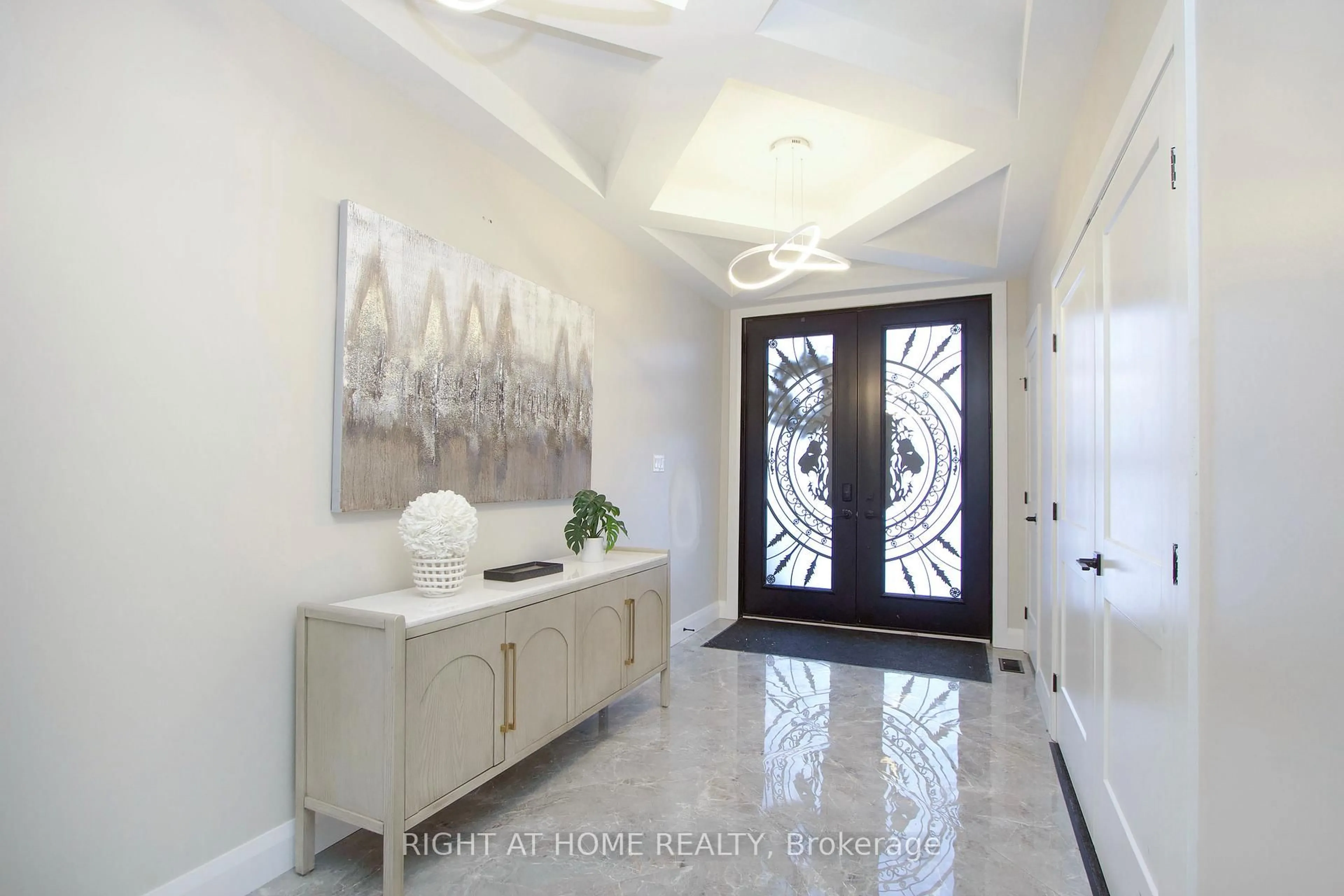 Indoor entryway for 3437 Latimer Rd, Mcdonalds Corners Ontario K0H 1M0