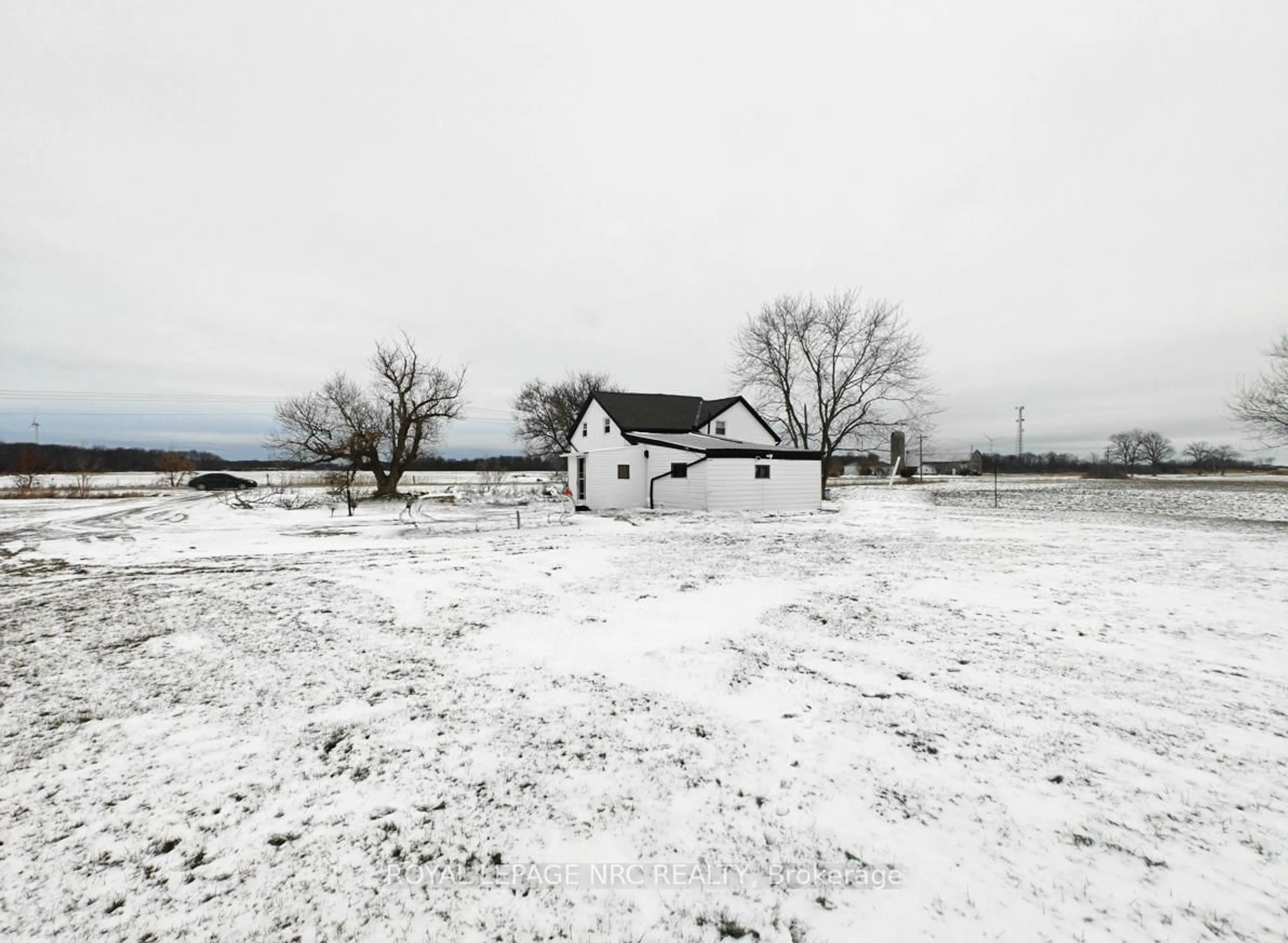 A pic from outside/outdoor area/front of a property/back of a property/a pic from drone, unknown for 4832 Regional Rd #20, Lincoln Ontario L0R 1Y0