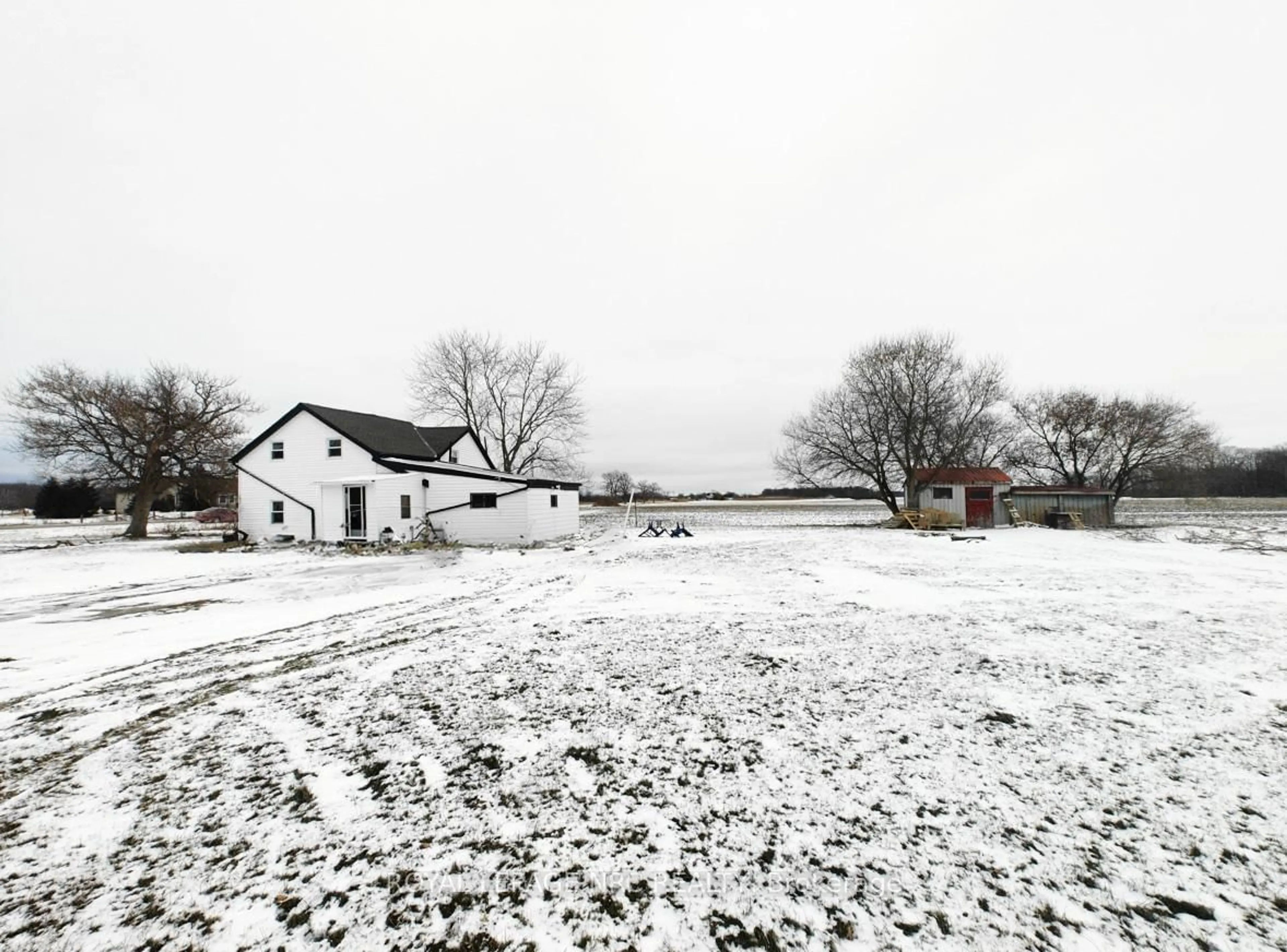 A pic from outside/outdoor area/front of a property/back of a property/a pic from drone, street for 4832 Regional Rd #20, Lincoln Ontario L0R 1Y0