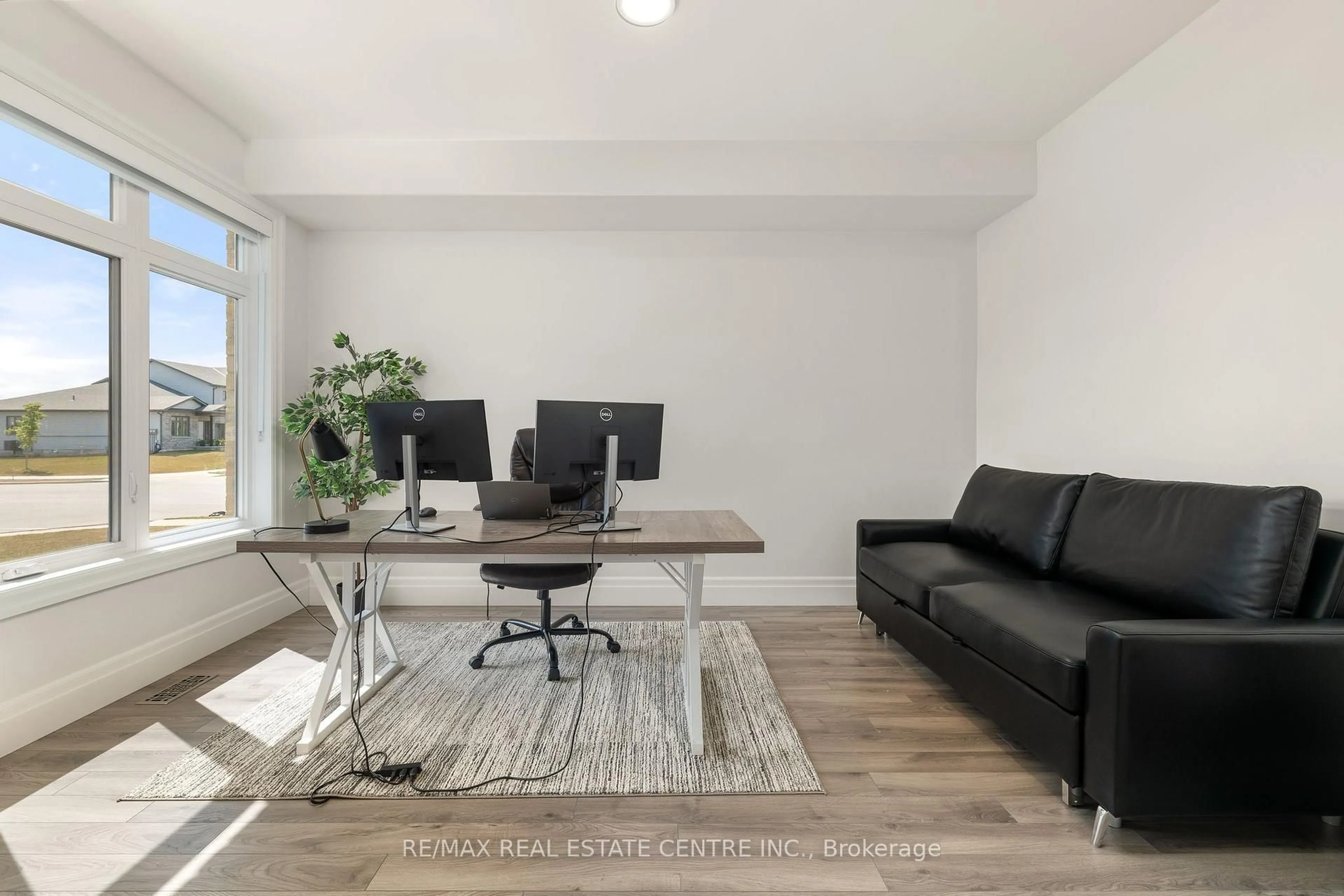 Living room with furniture, unknown for 218 Beasley Cres, Prince Edward County Ontario K0K 2T0