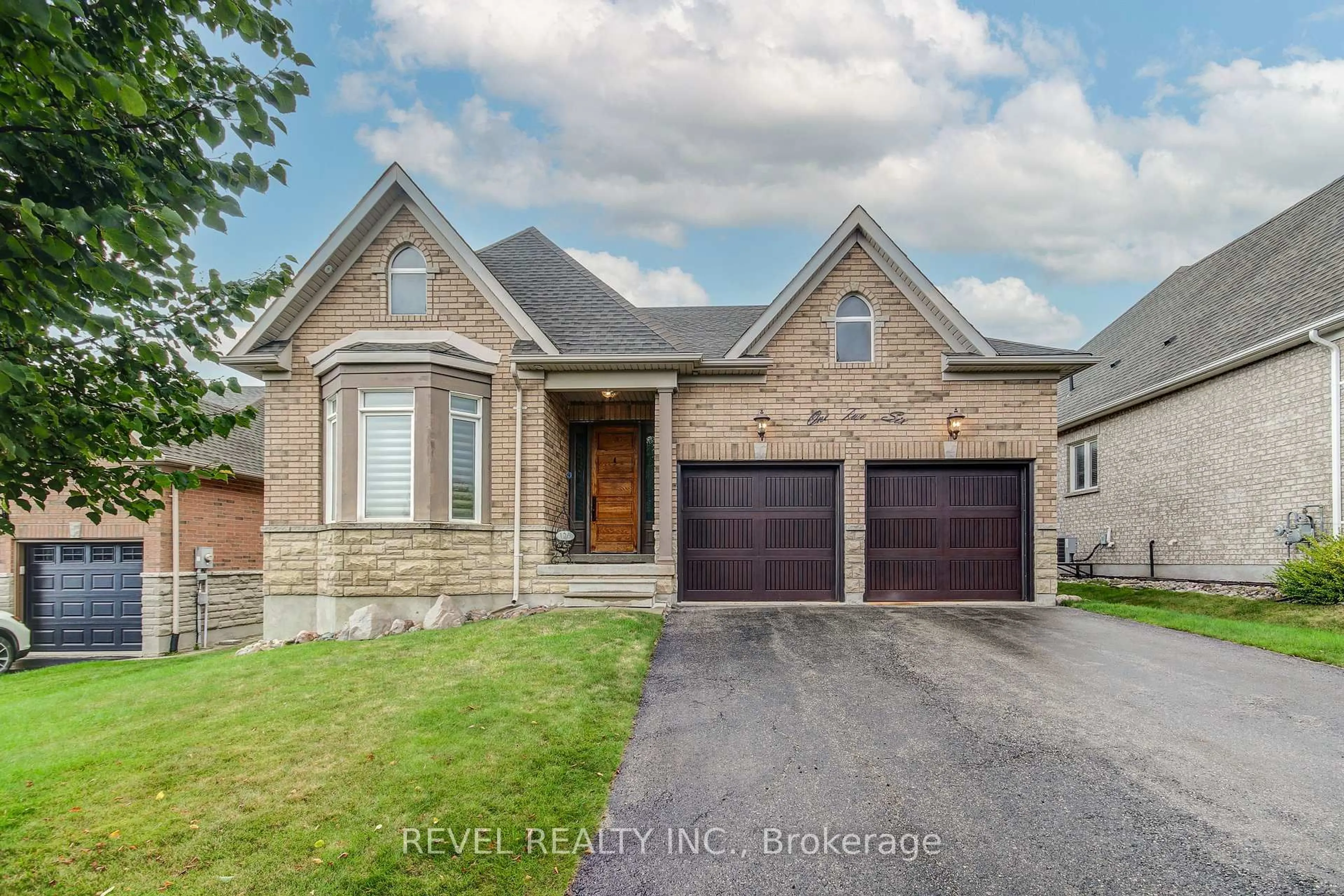 Home with brick exterior material, street for 126 Aberfoyle Mill Cres, Puslinch Ontario N0B 2J0