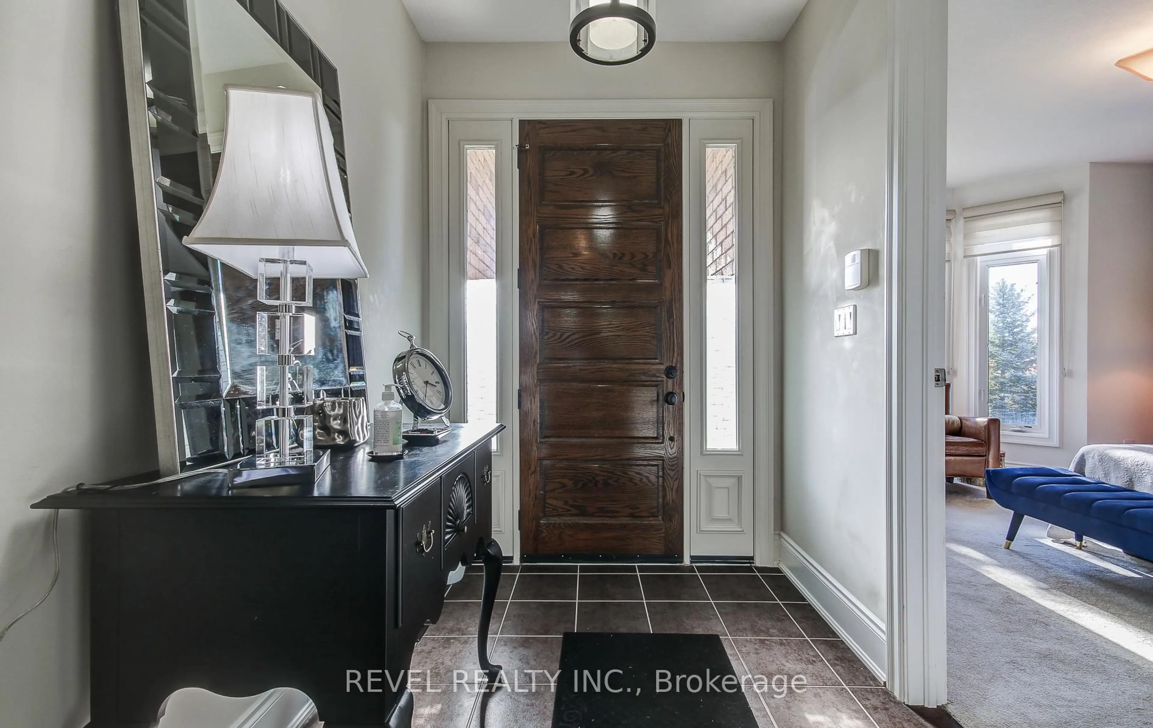 Indoor entryway for 126 Aberfoyle Mill Cres, Puslinch Ontario N0B 2J0