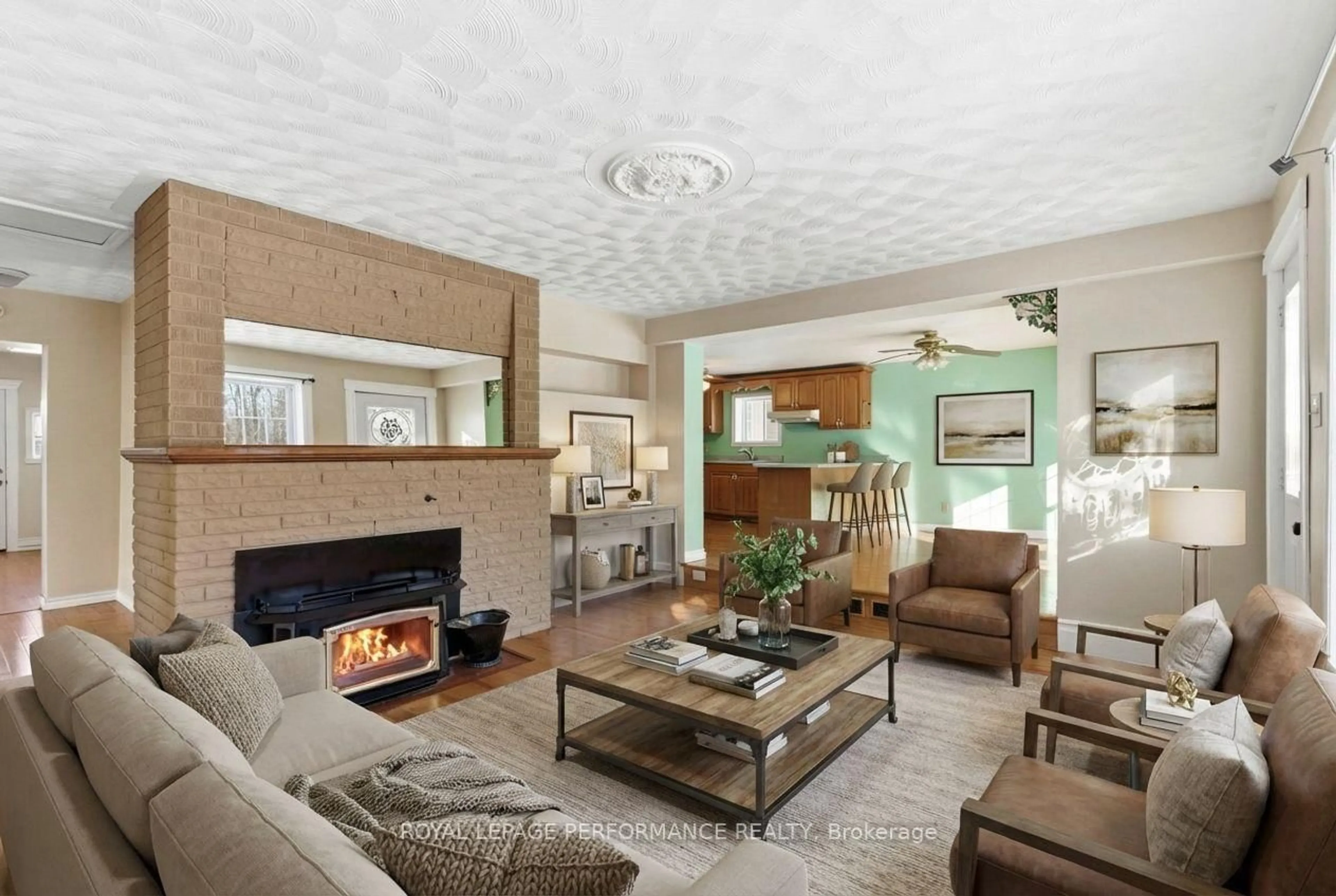 Living room with furniture, unknown for 724 St Antoine St, Cornwall Ontario K6H 7G9