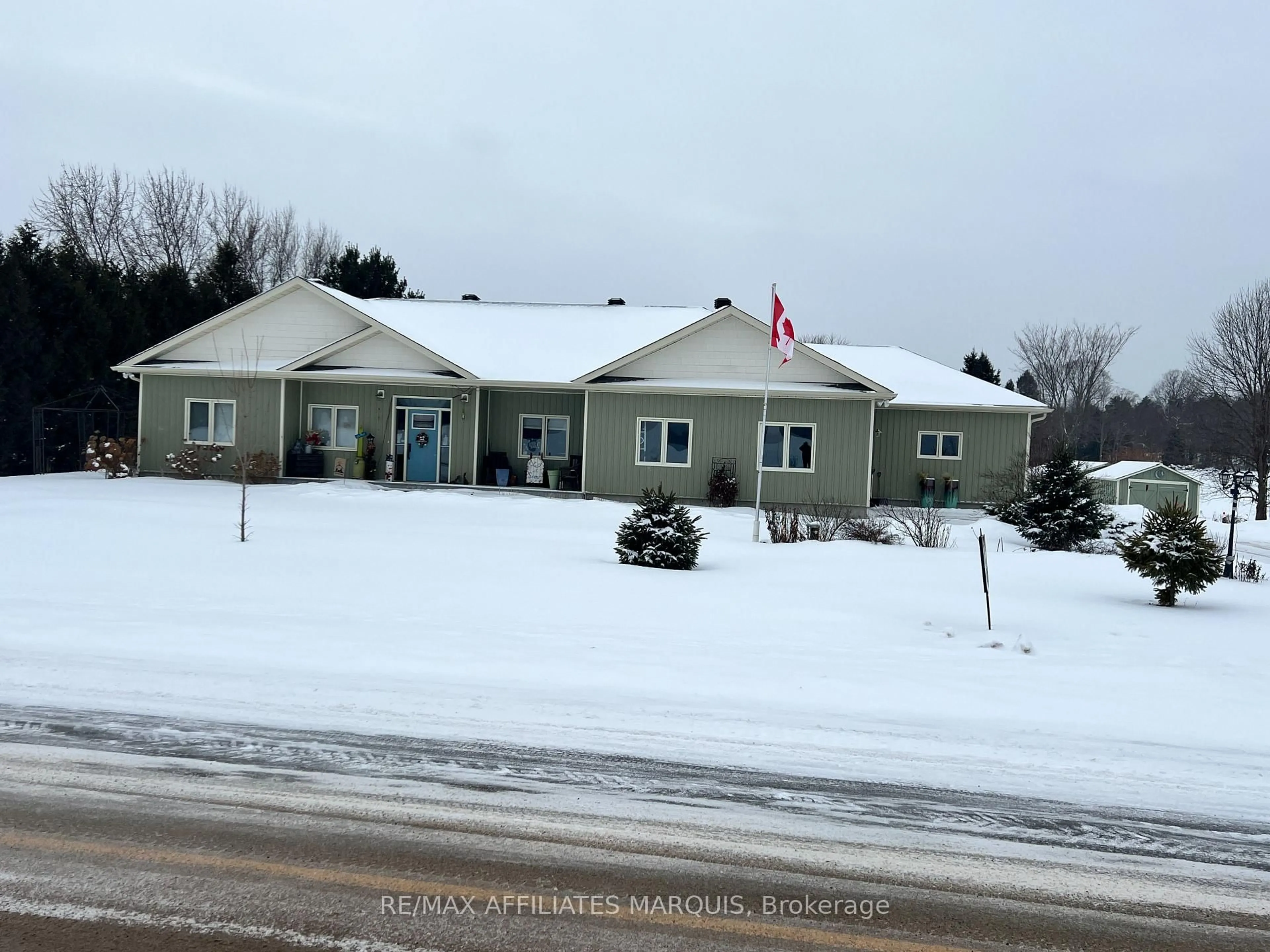 A pic from outside/outdoor area/front of a property/back of a property/a pic from drone, building for 100 SUMMERS Rd, Rideau Lakes Ontario K0G 1E0
