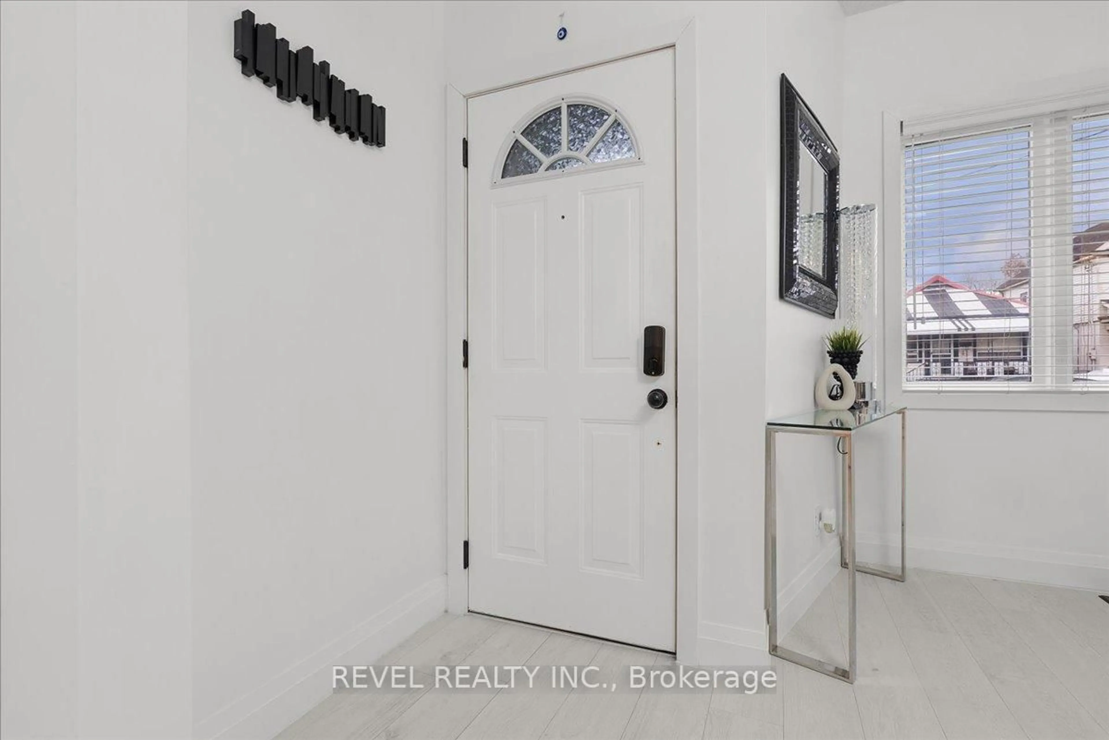 Indoor entryway for 39 Division St, Hamilton Ontario L8H 4Z7