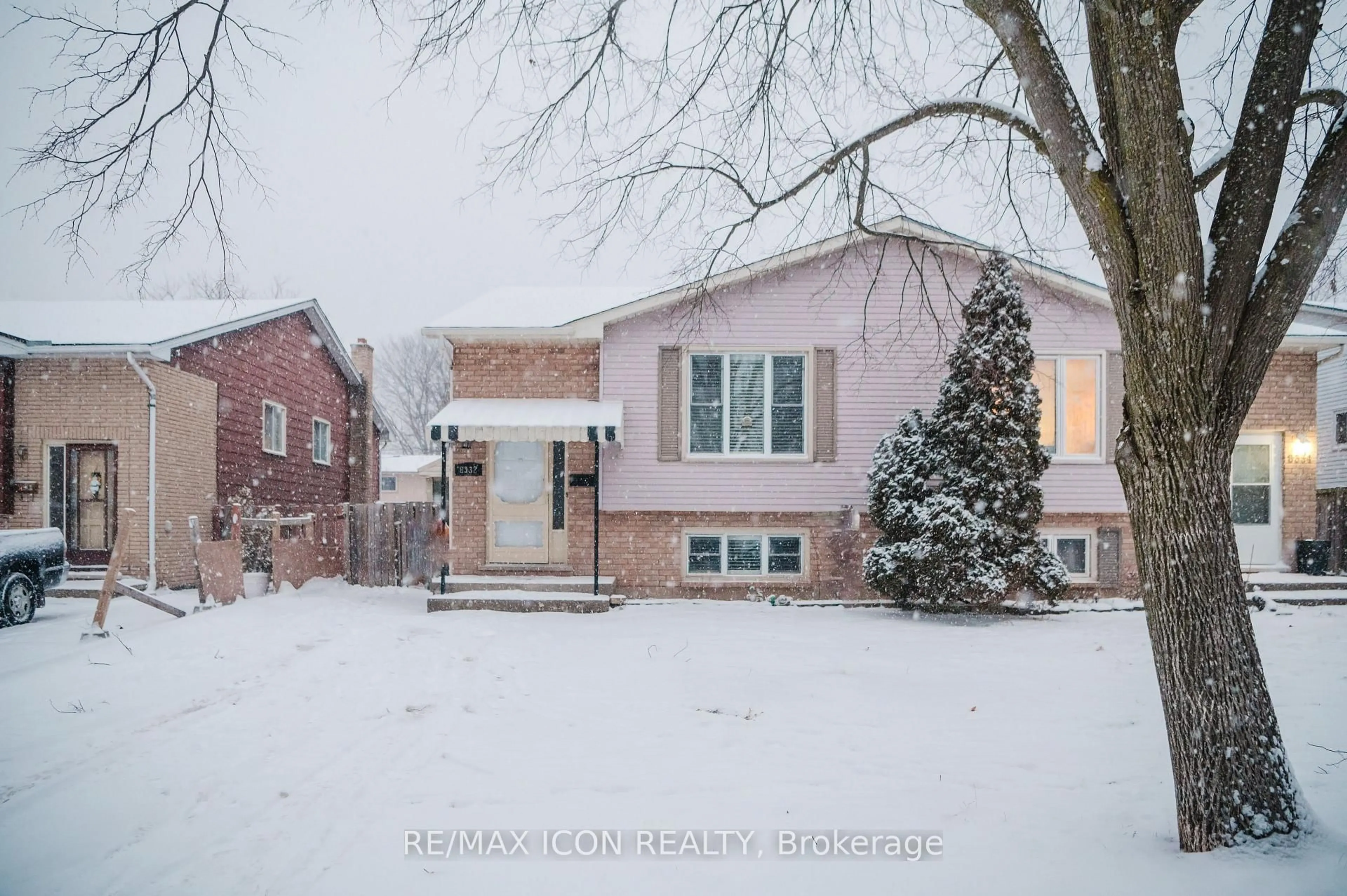 Home with brick exterior material, street for 8332 Mundare Cres, Niagara Falls Ontario L2G 7M5