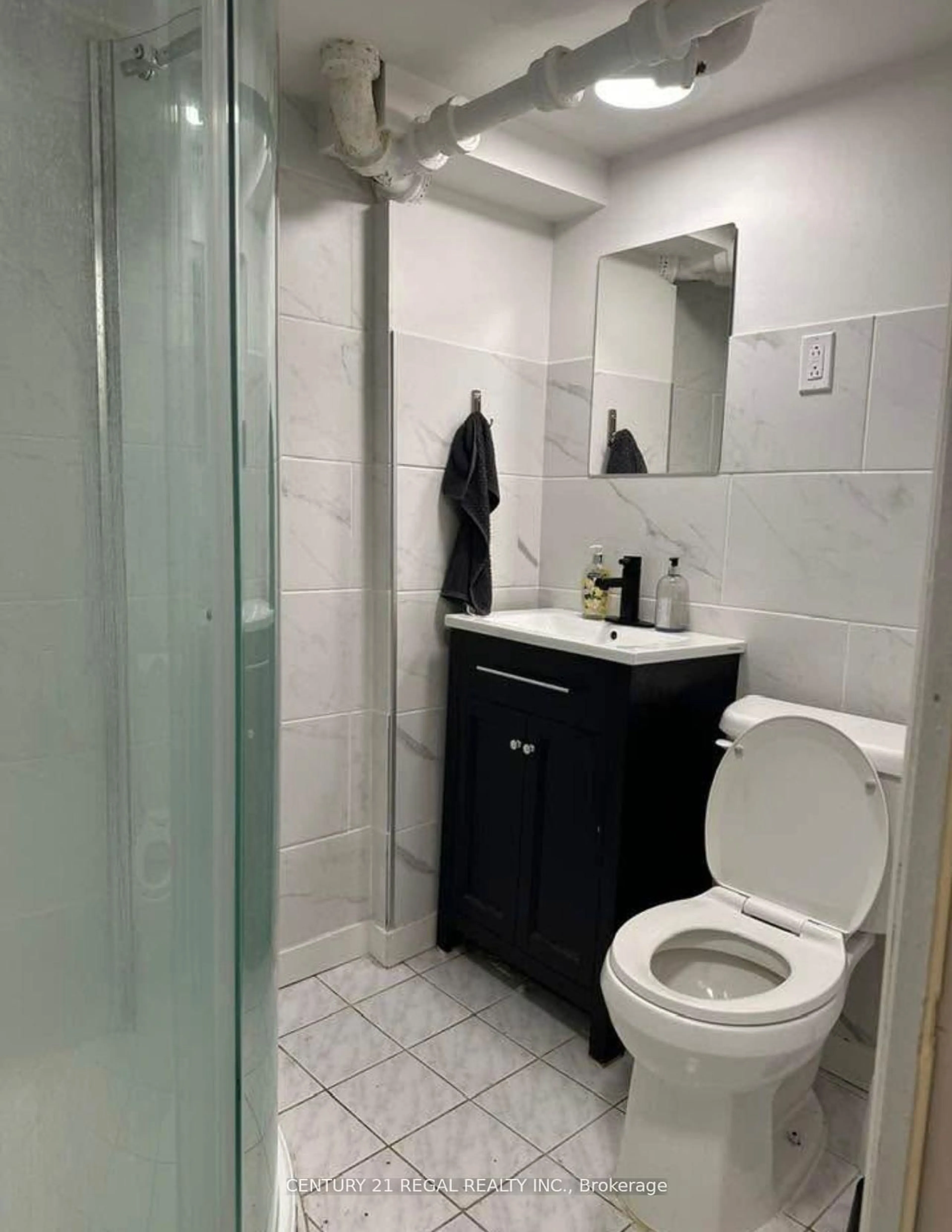 Standard bathroom, unknown for 34 Dalewood Ave, Hamilton Ontario L8S 1Y8