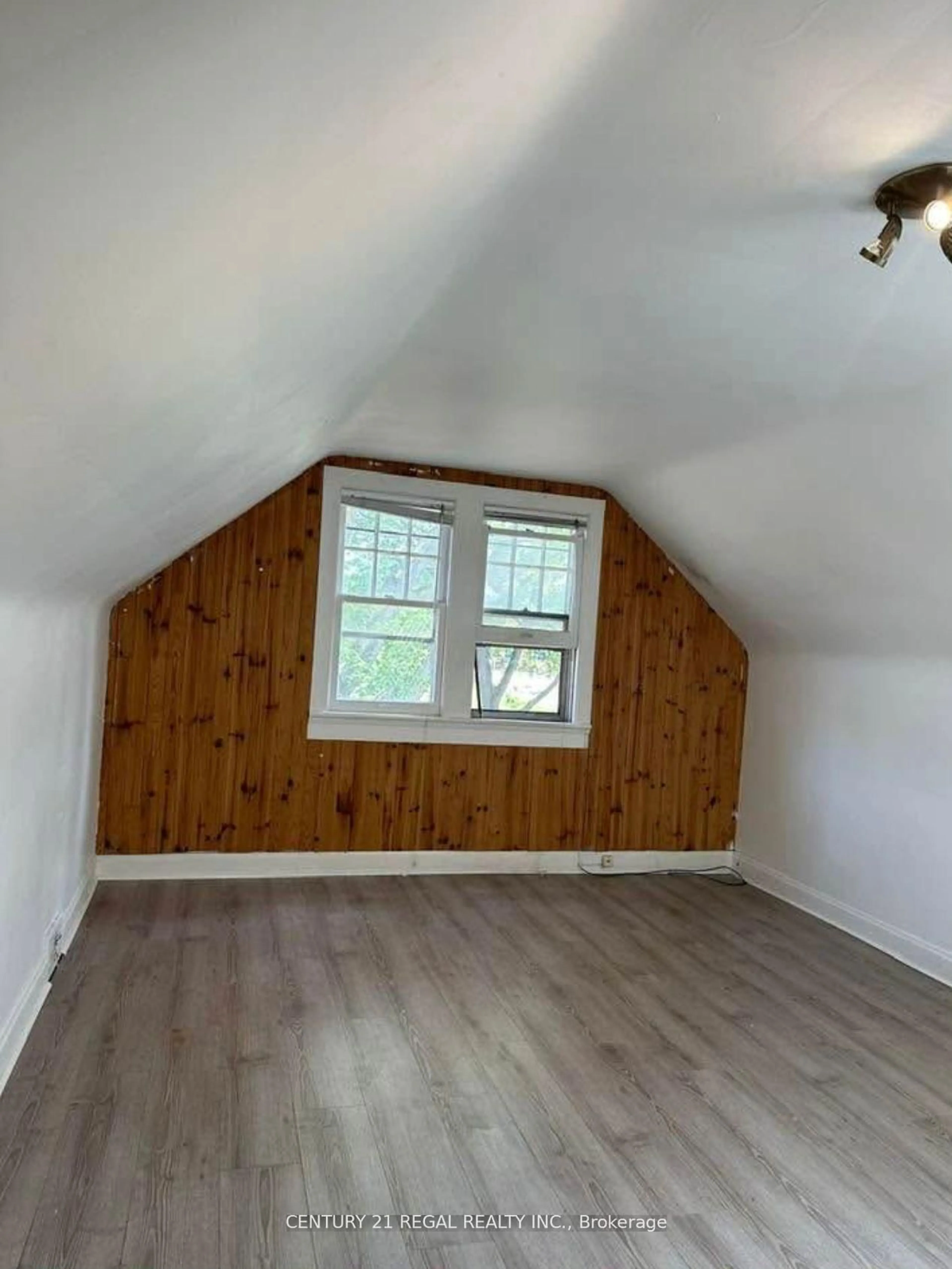 A pic of a room for 34 Dalewood Ave, Hamilton Ontario L8S 1Y8