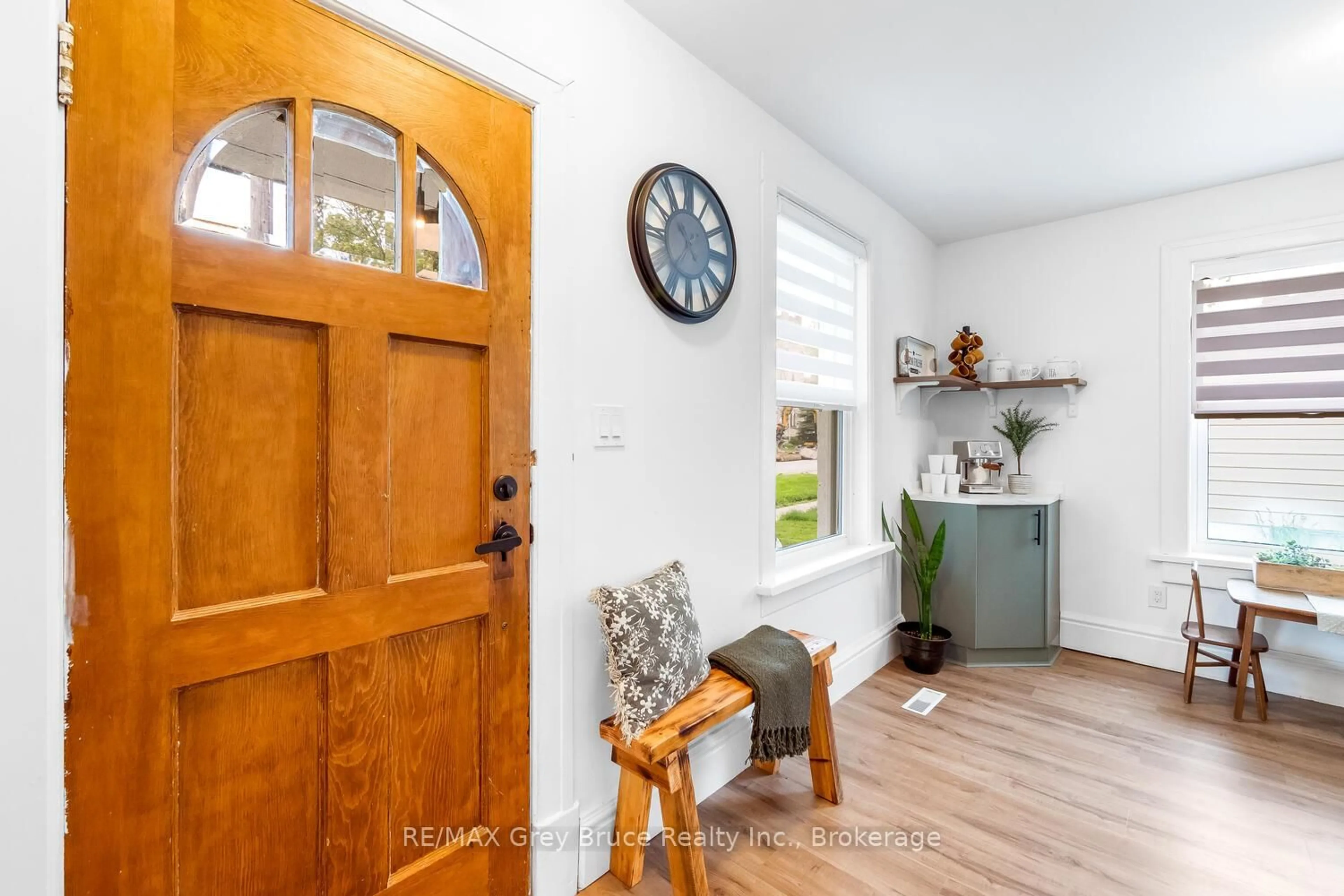 Indoor entryway for 502 Gould St, South Bruce Peninsula Ontario N0H 2T0