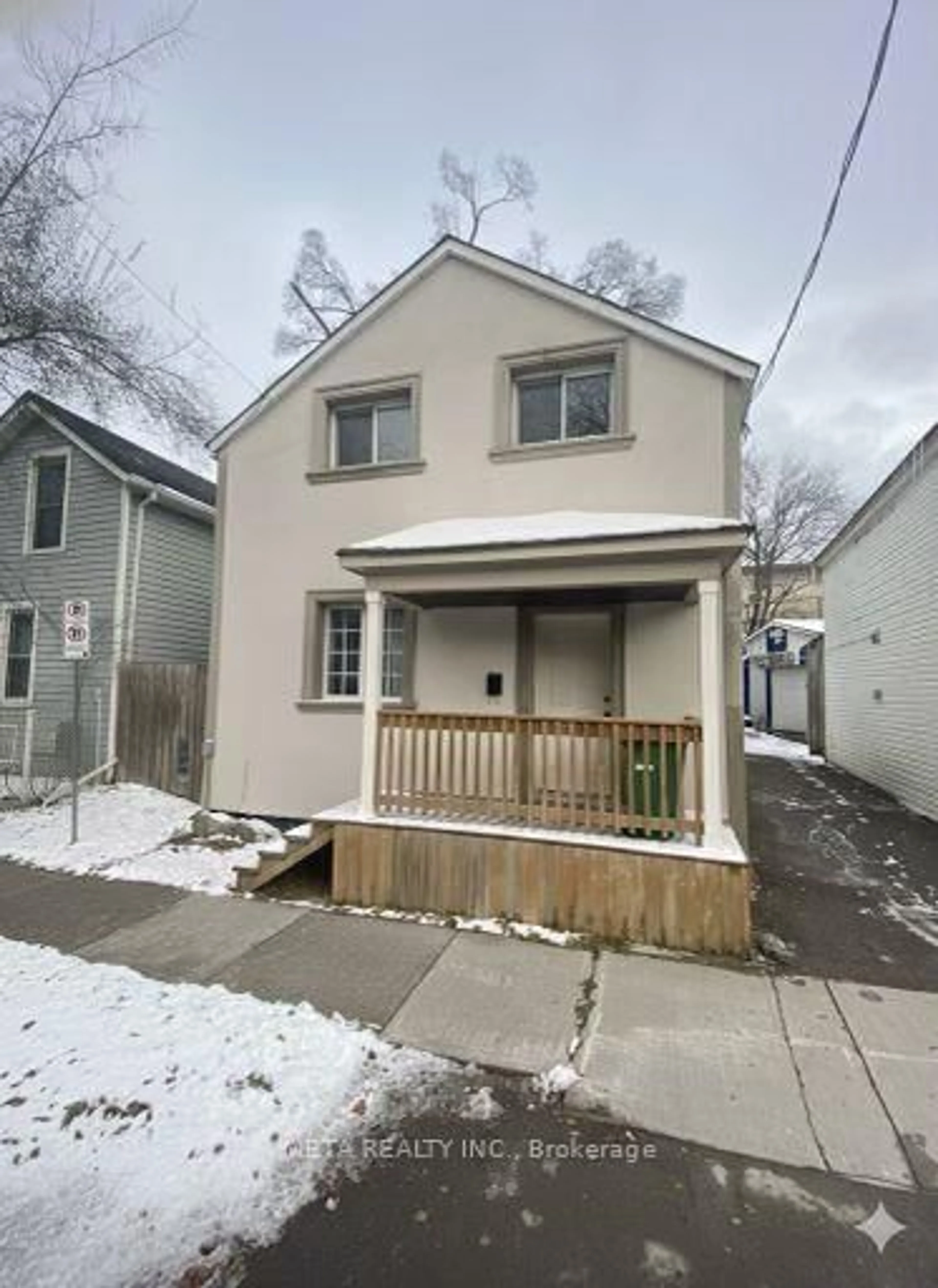 Unknown for 636 Union St, Peterborough Ontario K9H 3V5