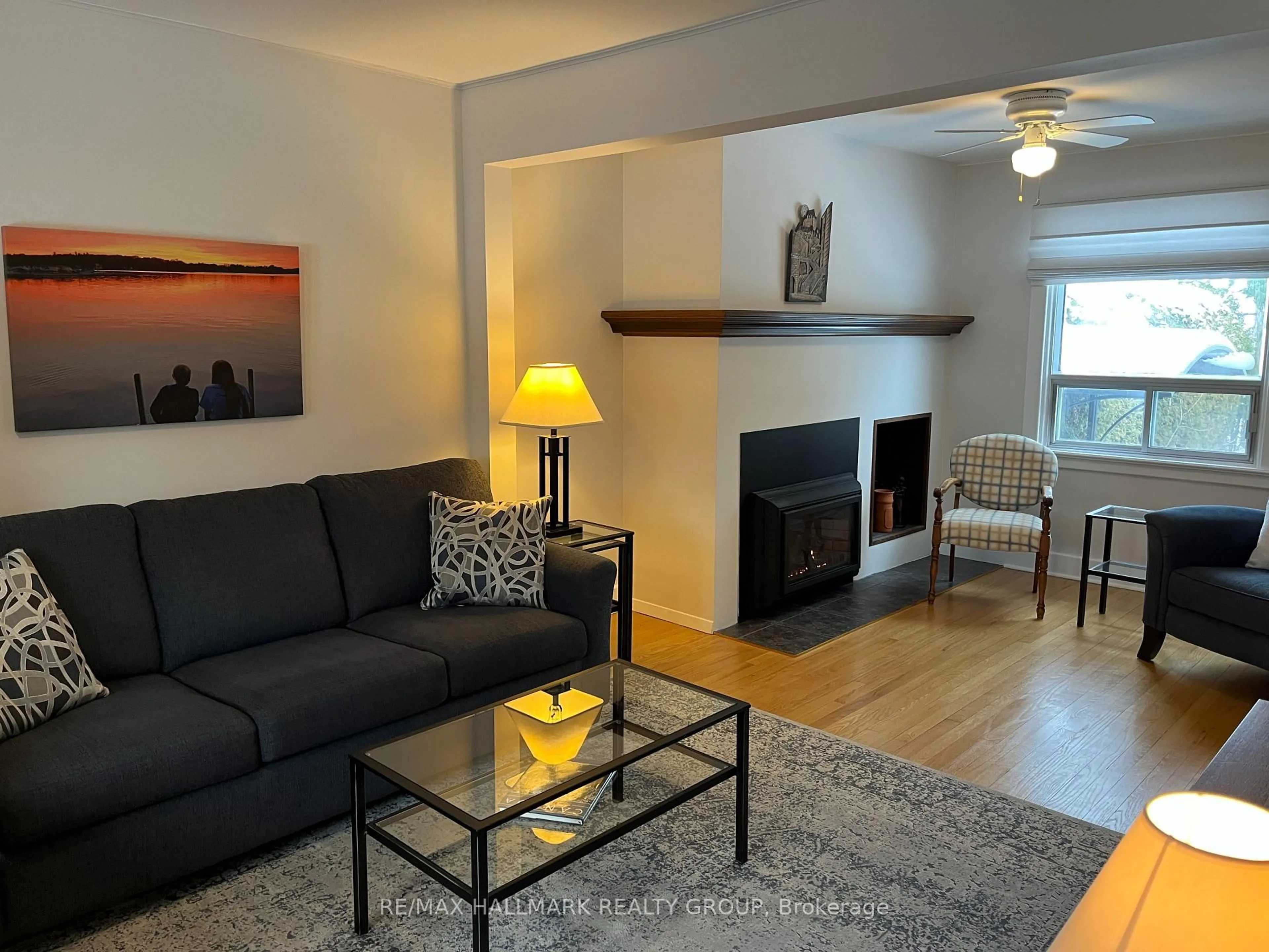 Living room with furniture, wood/laminate floor for 841 Dundee Ave, Ottawa Ontario K2B 5S8