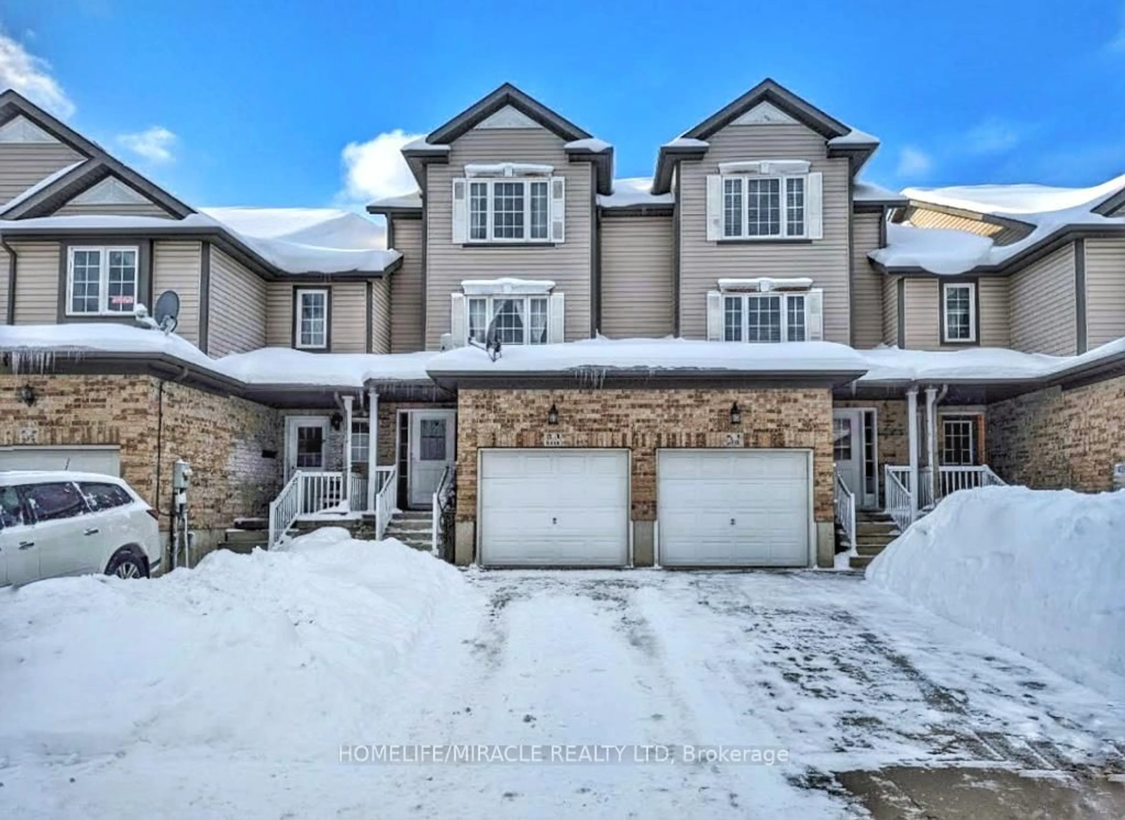 A pic from outside/outdoor area/front of a property/back of a property/a pic from drone, street for 206 Westmeadow Dr, Kitchener Ontario N2N 3P9