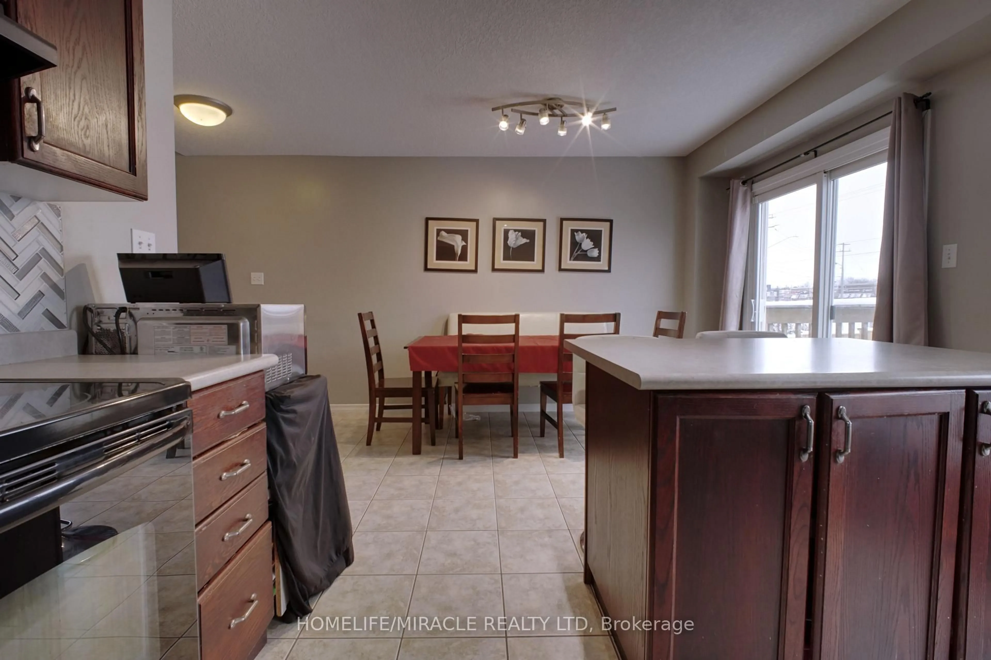 Standard kitchen, unknown for 206 Westmeadow Dr, Kitchener Ontario N2N 3P9