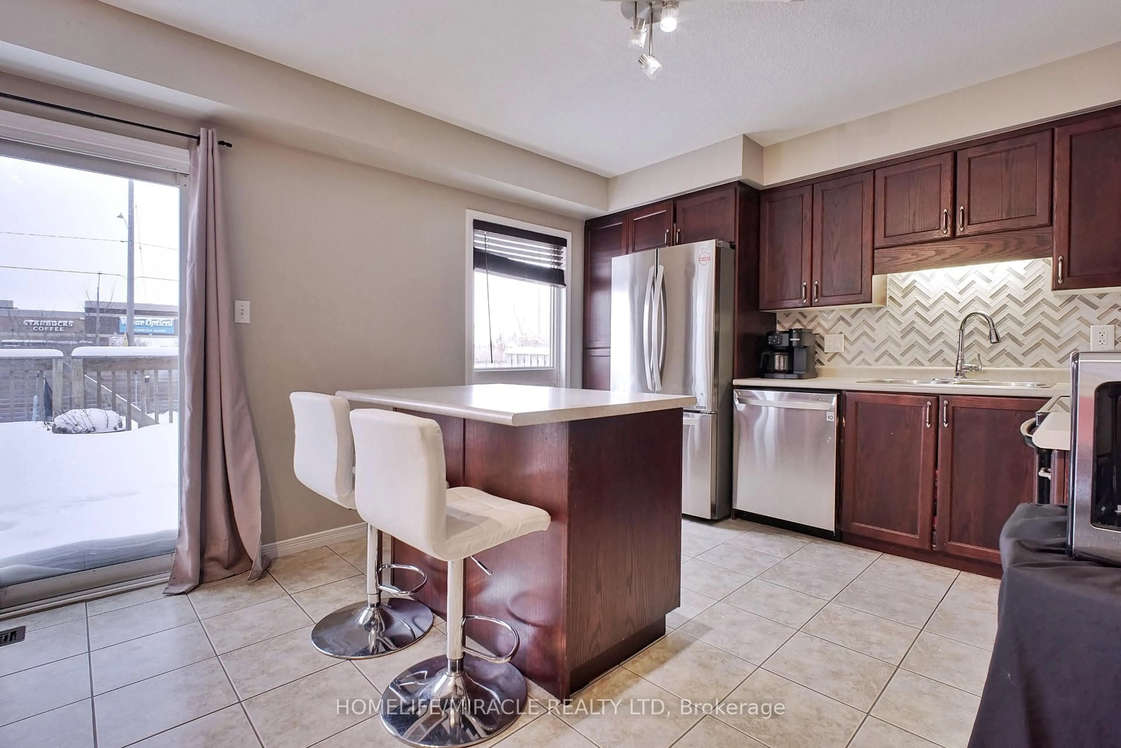 Open concept kitchen, ceramic/tile floor for 206 Westmeadow Dr, Kitchener Ontario N2N 3P9
