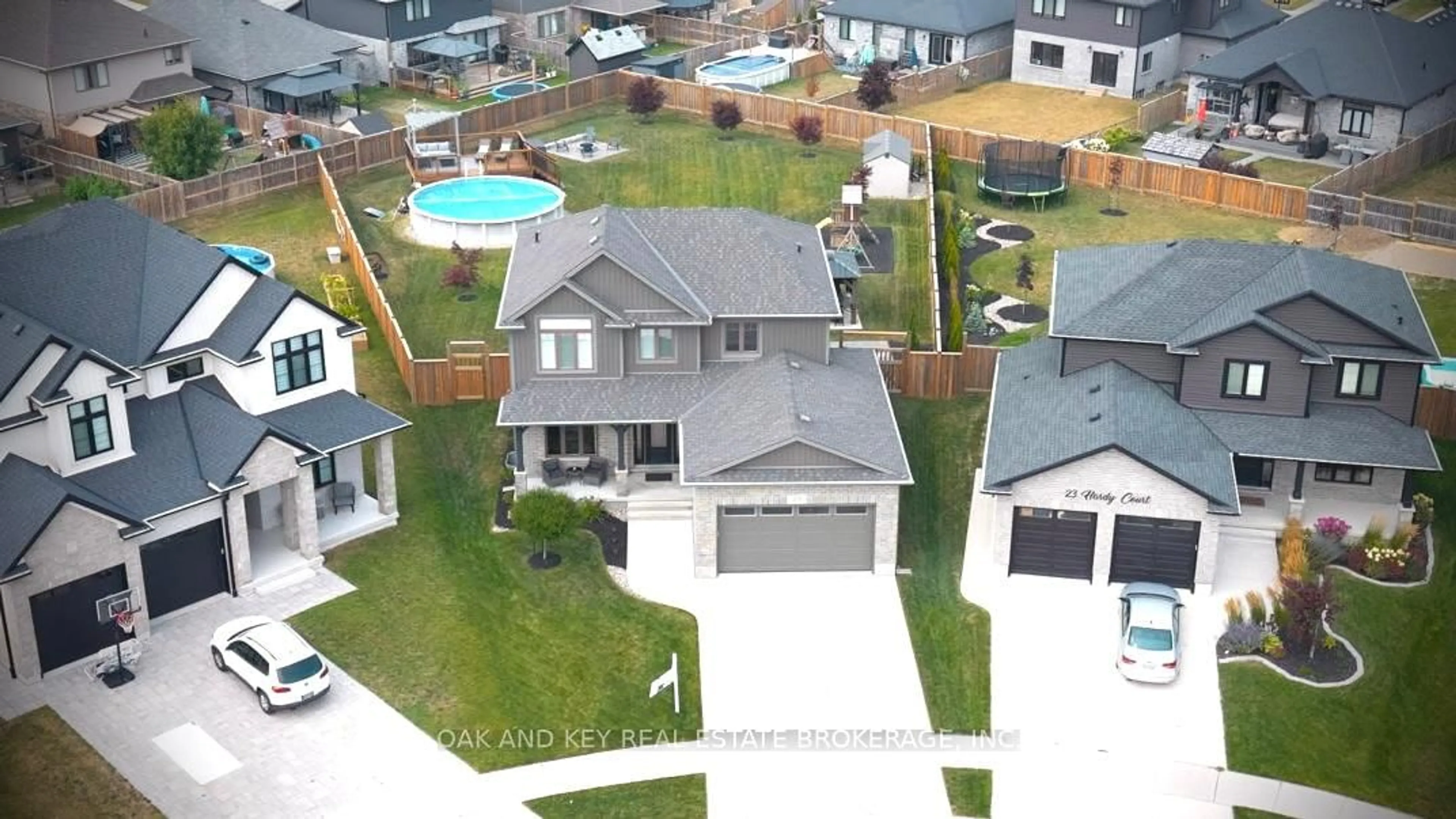 A pic from outside/outdoor area/front of a property/back of a property/a pic from drone, street for 25 Hardy Crt, Lucan Biddulph Ontario N0M 2J0