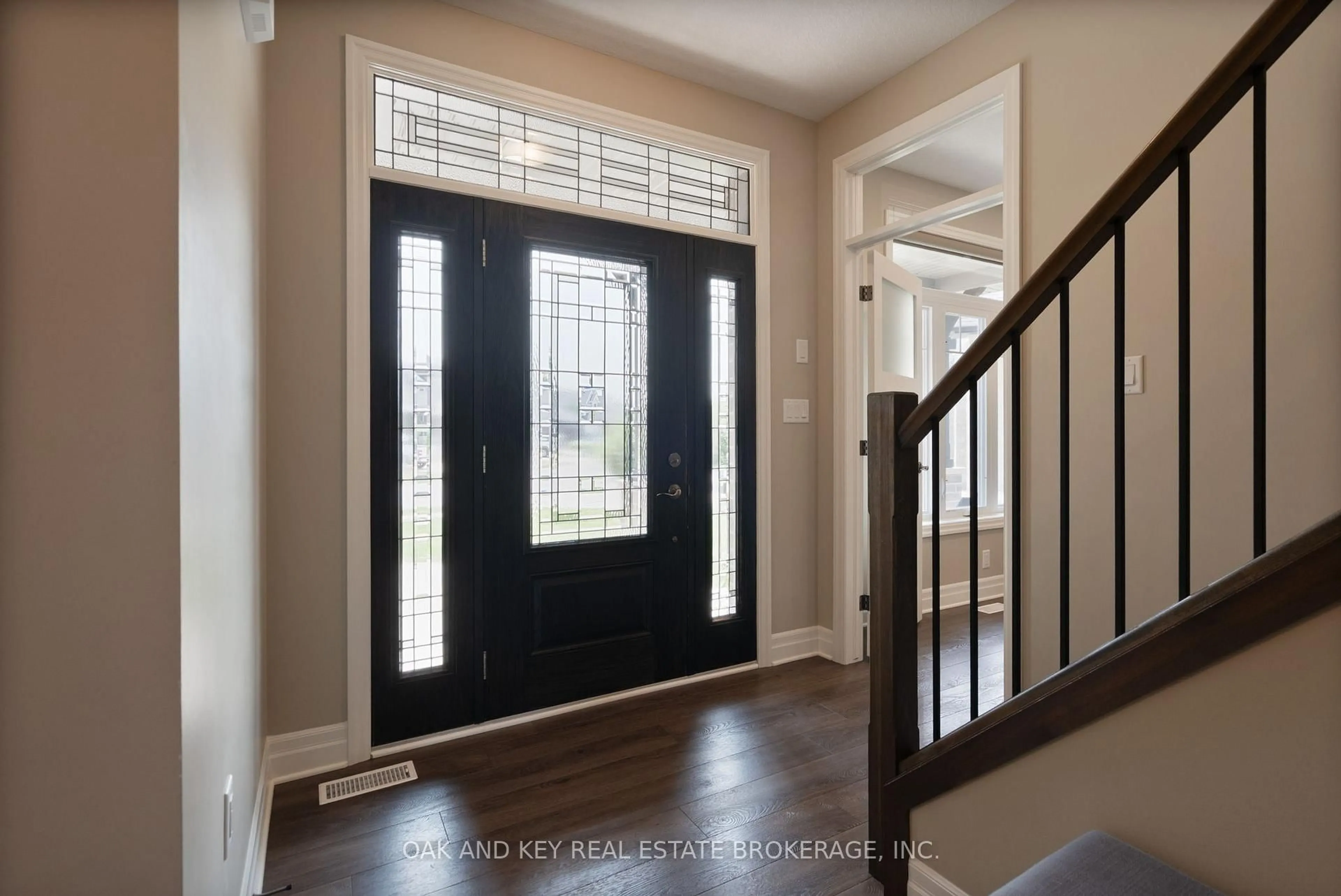 Indoor entryway for 25 Hardy Crt, Lucan Biddulph Ontario N0M 2J0