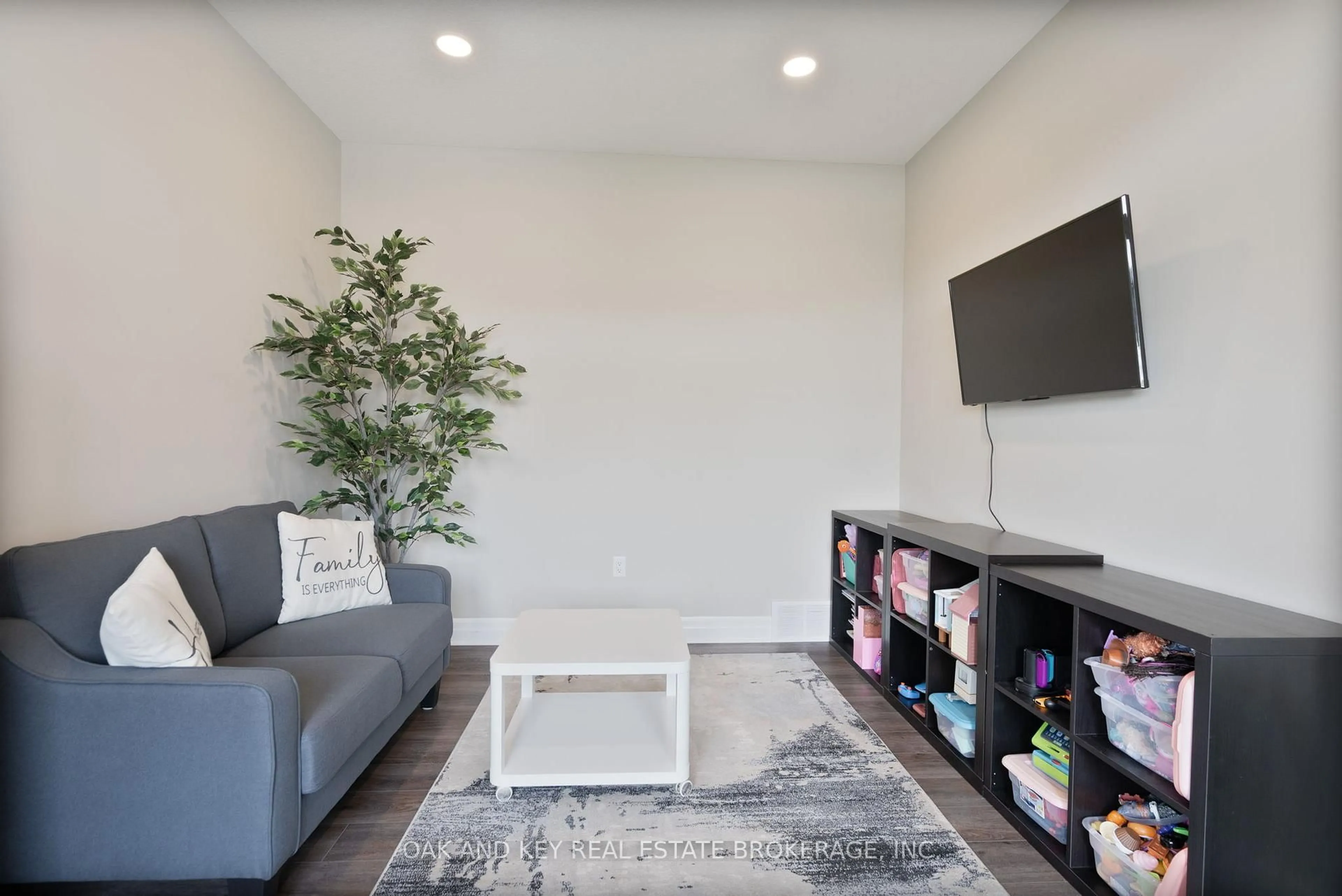 Unknown for 25 Hardy Crt, Lucan Biddulph Ontario N0M 2J0