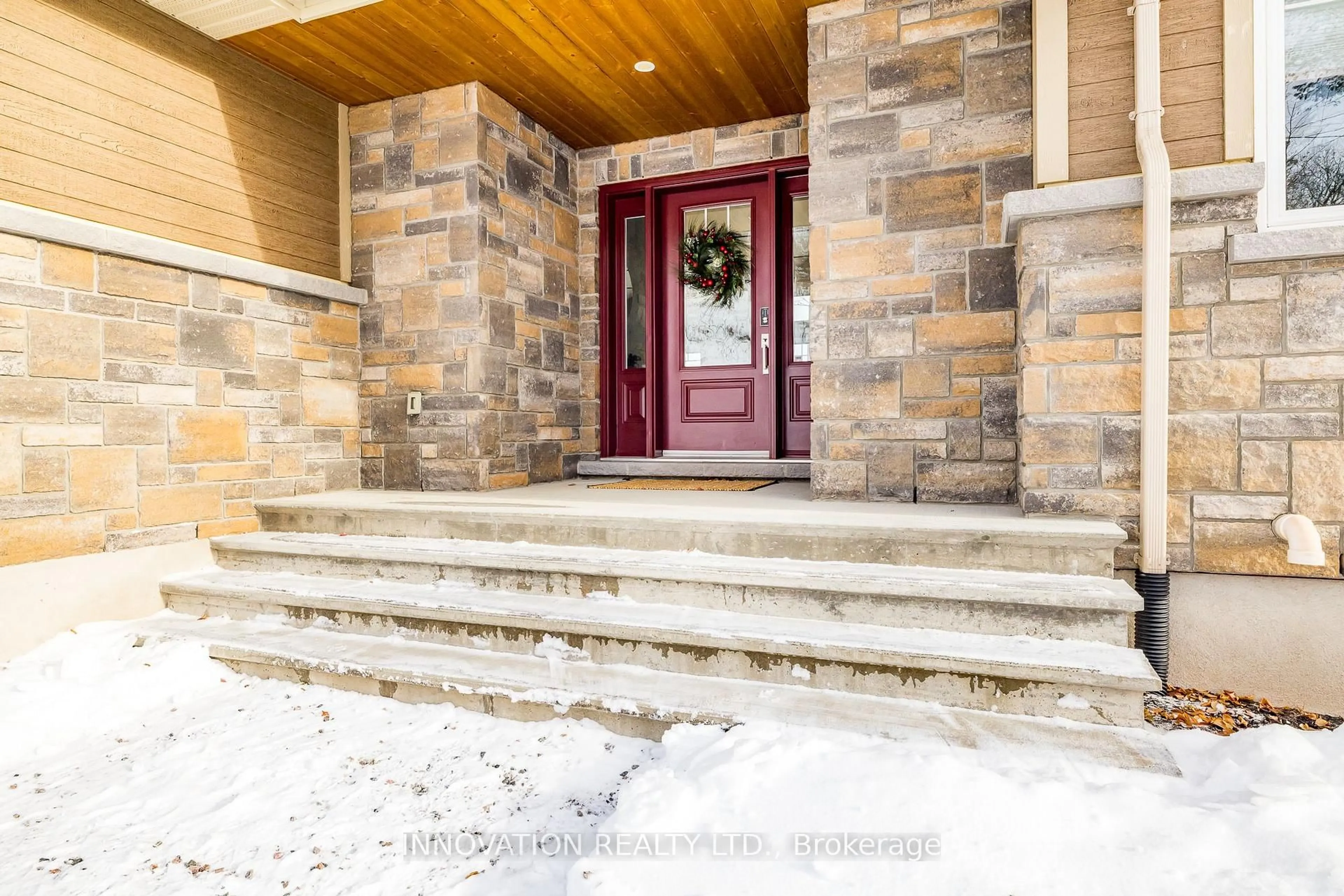 Indoor entryway for 103 A Carriage Landing Dr, Haley Station Ontario K0J 1Y0
