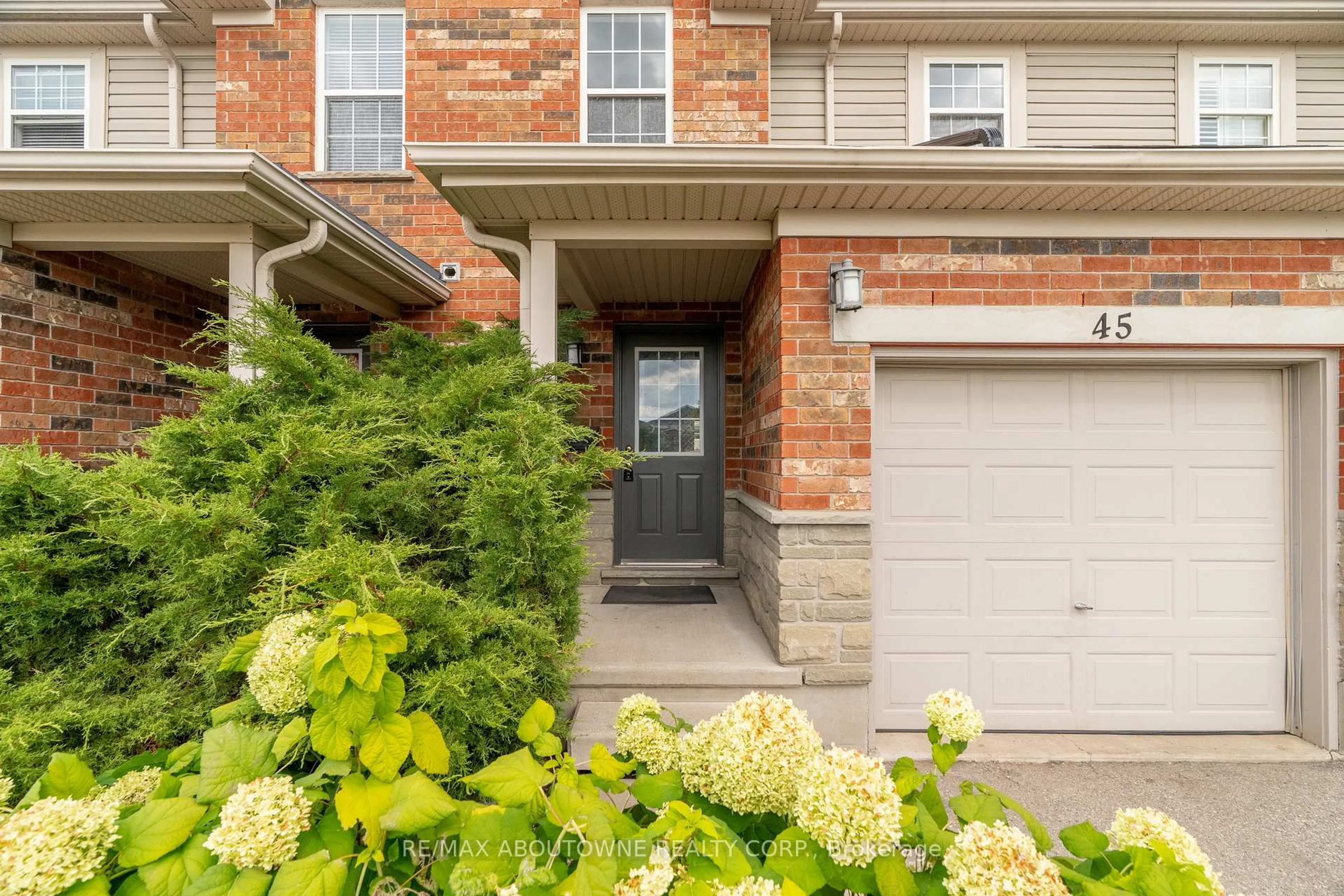 Home with brick exterior material, street for 124 Gosling Gdns #45, Guelph Ontario N1G 5K6