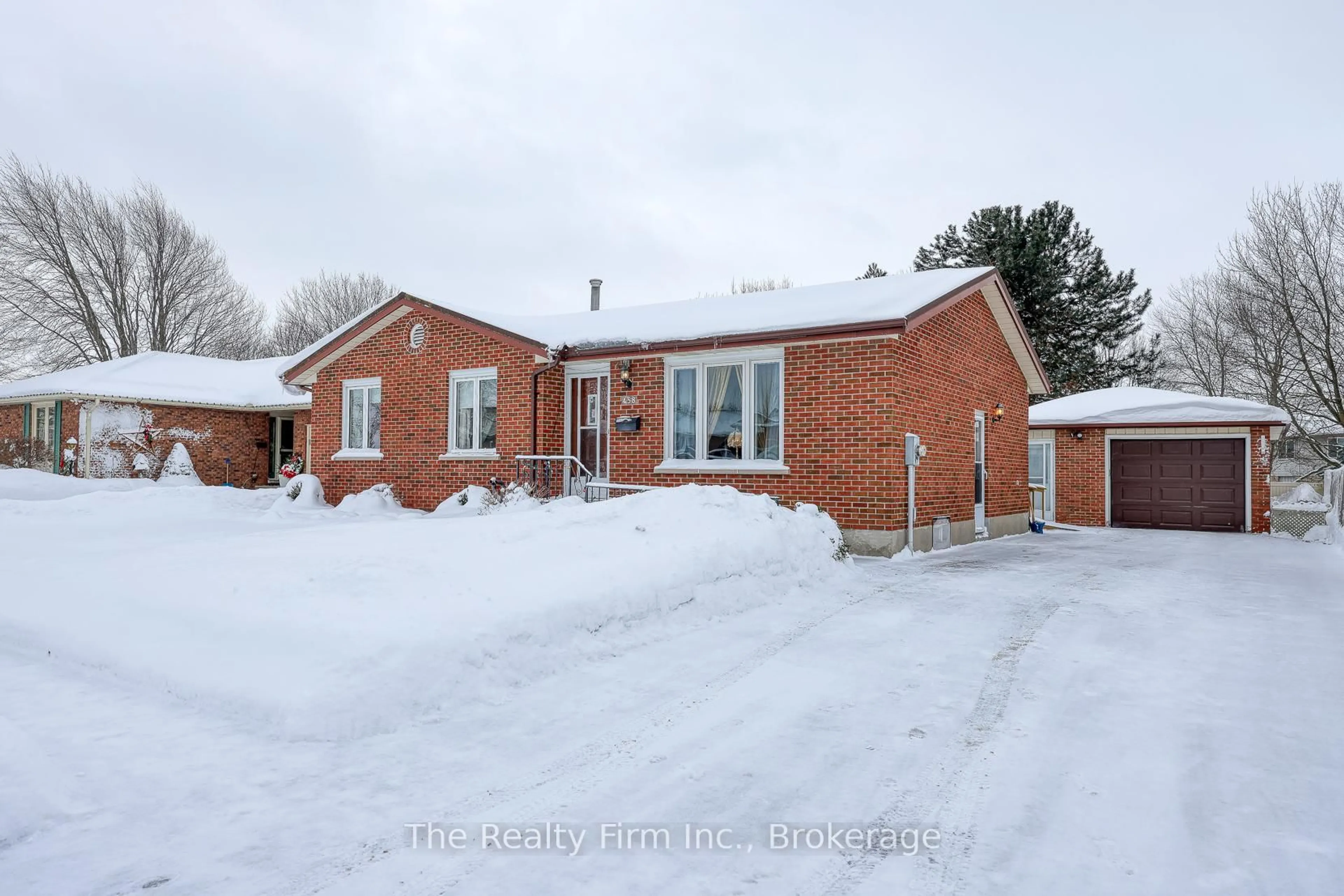 A pic from outside/outdoor area/front of a property/back of a property/a pic from drone, street for 458 Manitoba Rd, Woodstock Ontario N4S 8N8