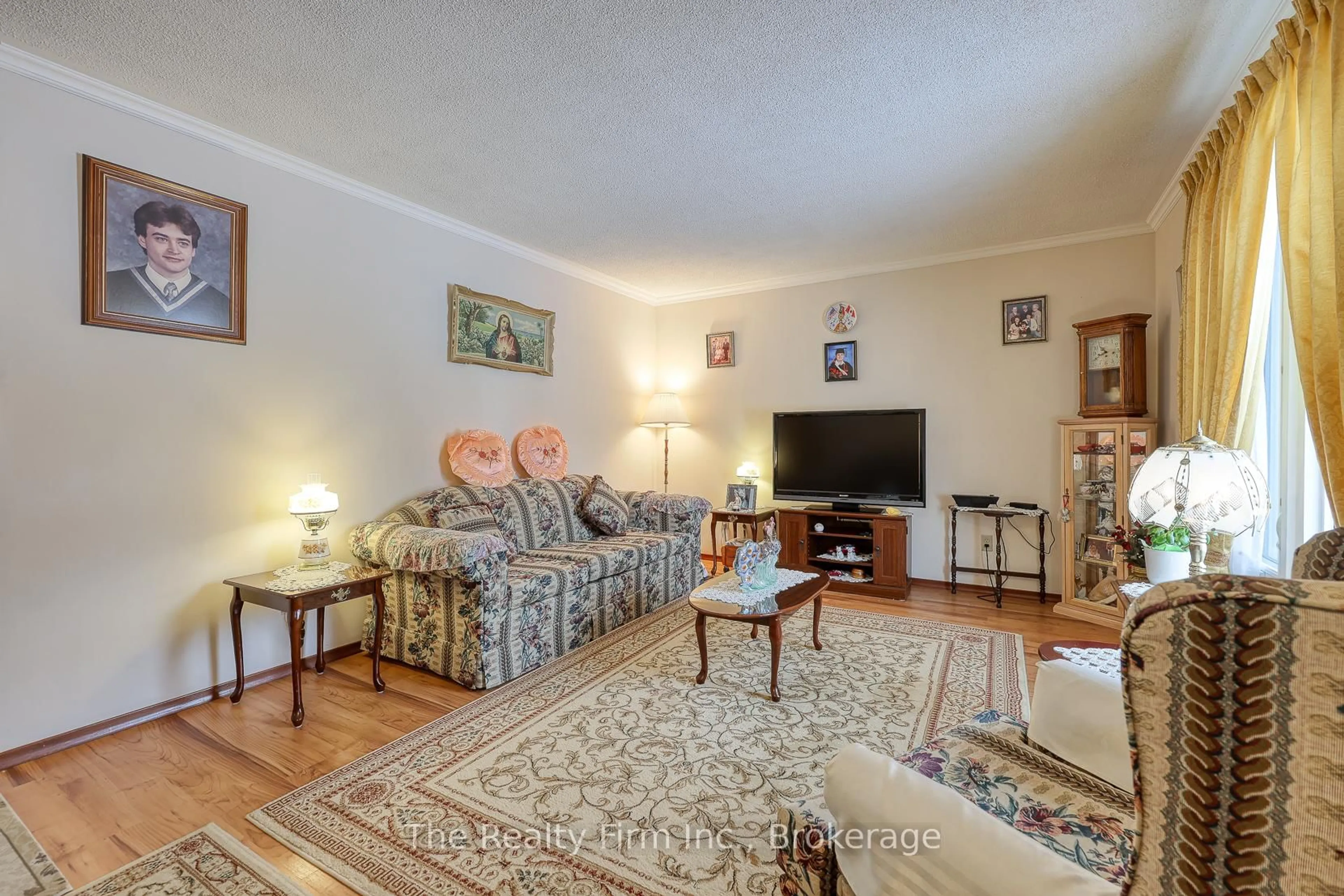 Living room with furniture, unknown for 458 Manitoba Rd, Woodstock Ontario N4S 8N8