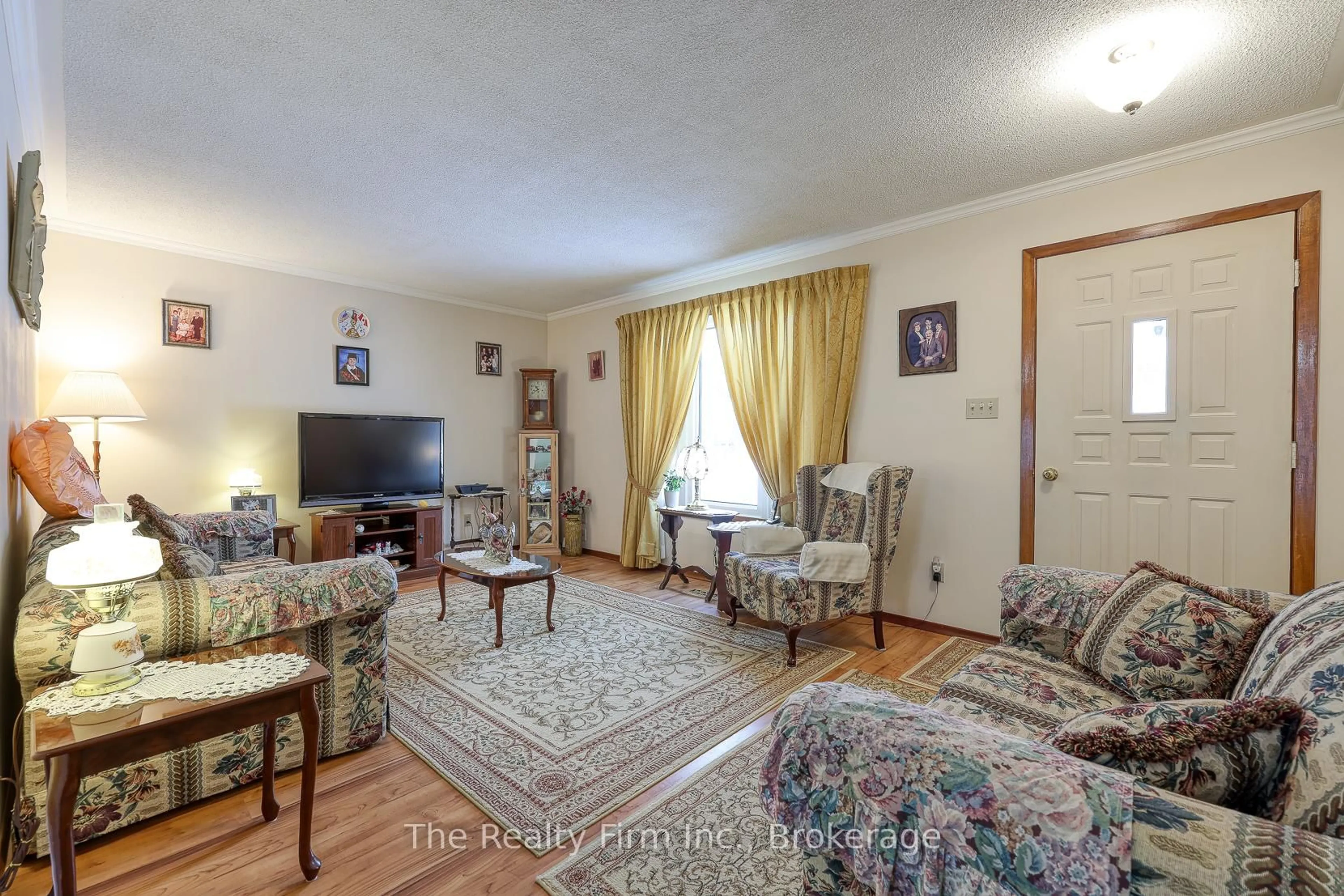 Living room with furniture, unknown for 458 Manitoba Rd, Woodstock Ontario N4S 8N8