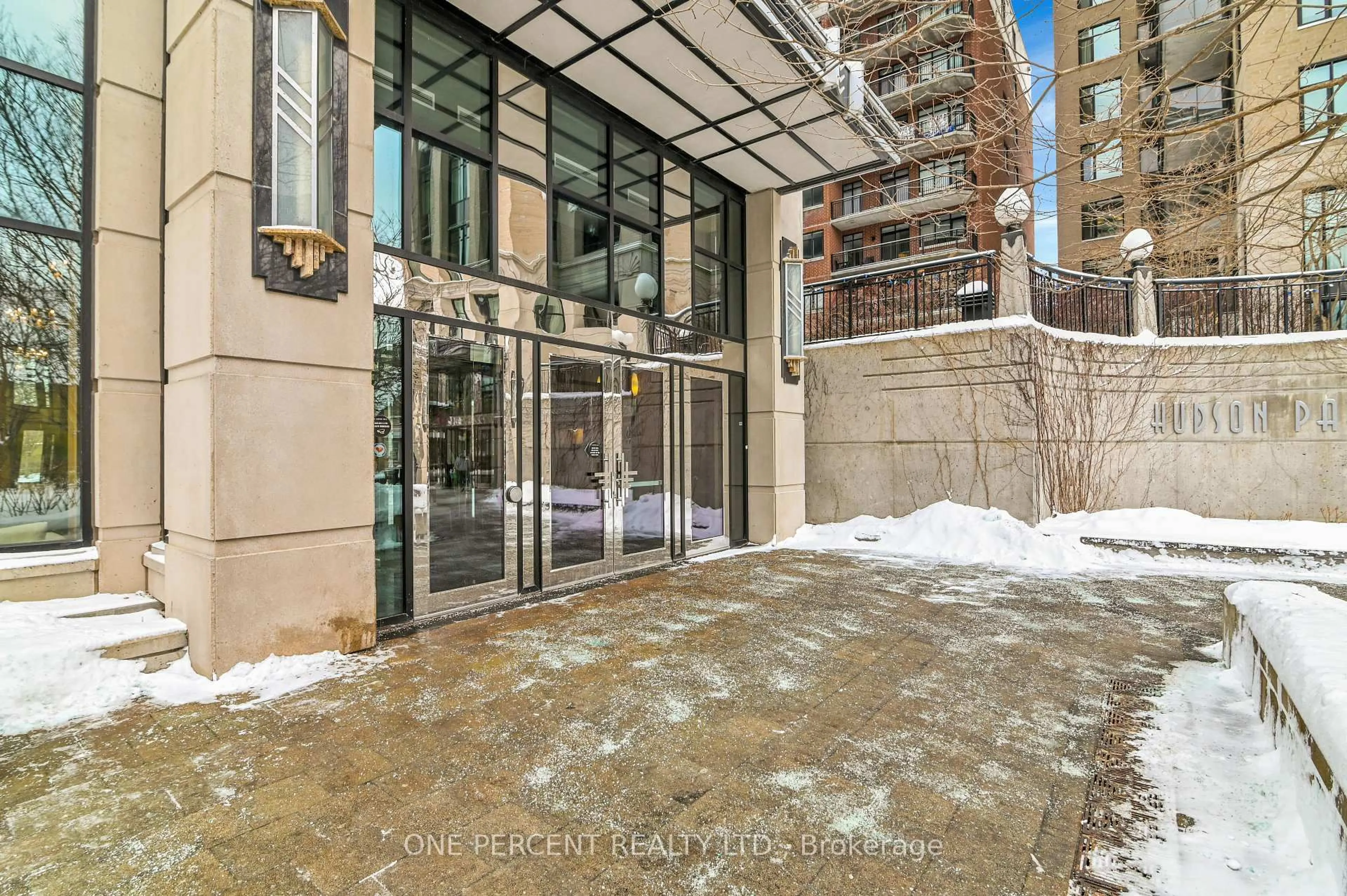 Indoor foyer for 235 Kent St #1112, Ottawa Ontario K2P 1Z9