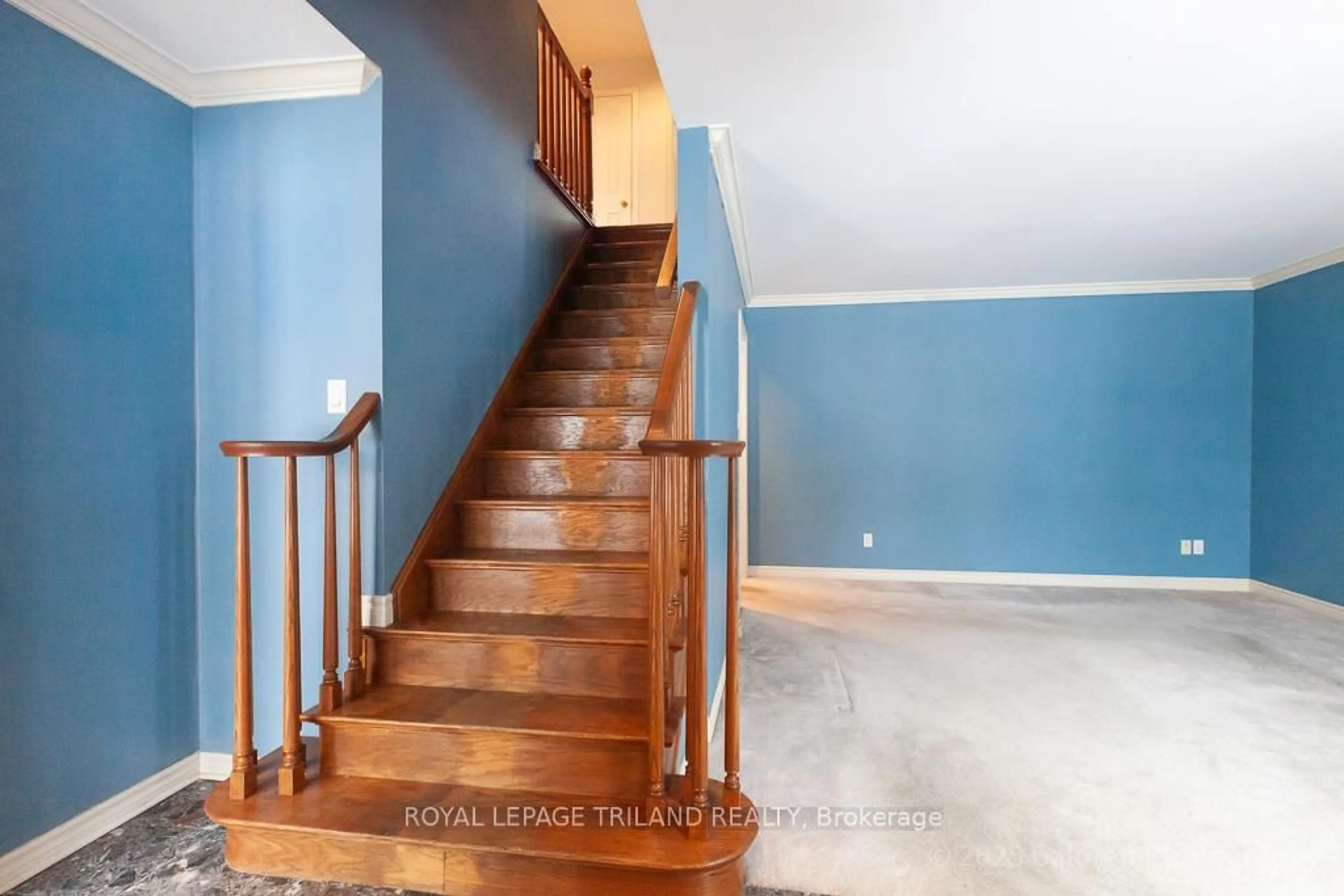 Unknown for 1025 Brough St #3, London East Ontario N6A 3N5