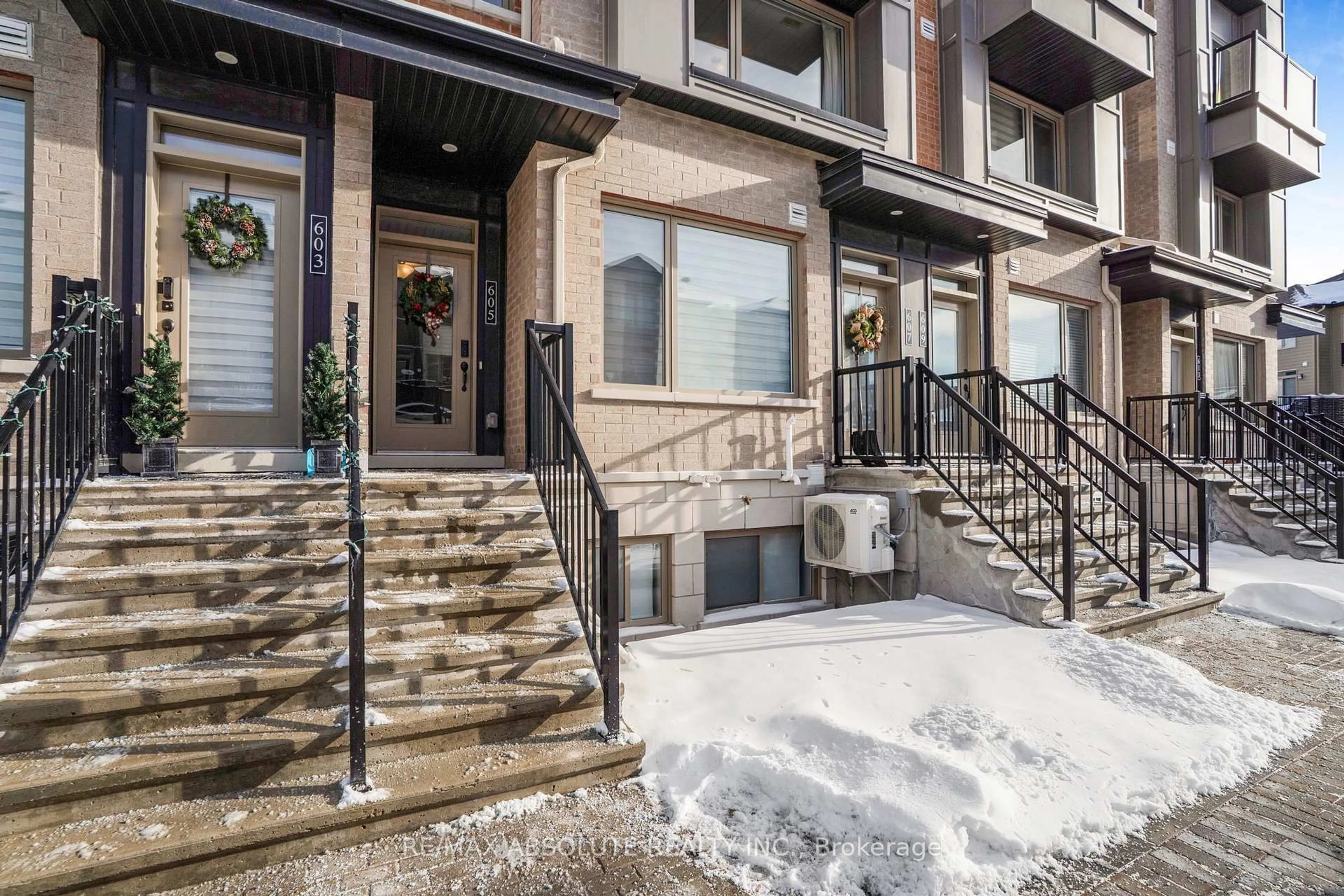 Unknown for 605 Makwa Private, Ottawa Ontario K1K 5A4