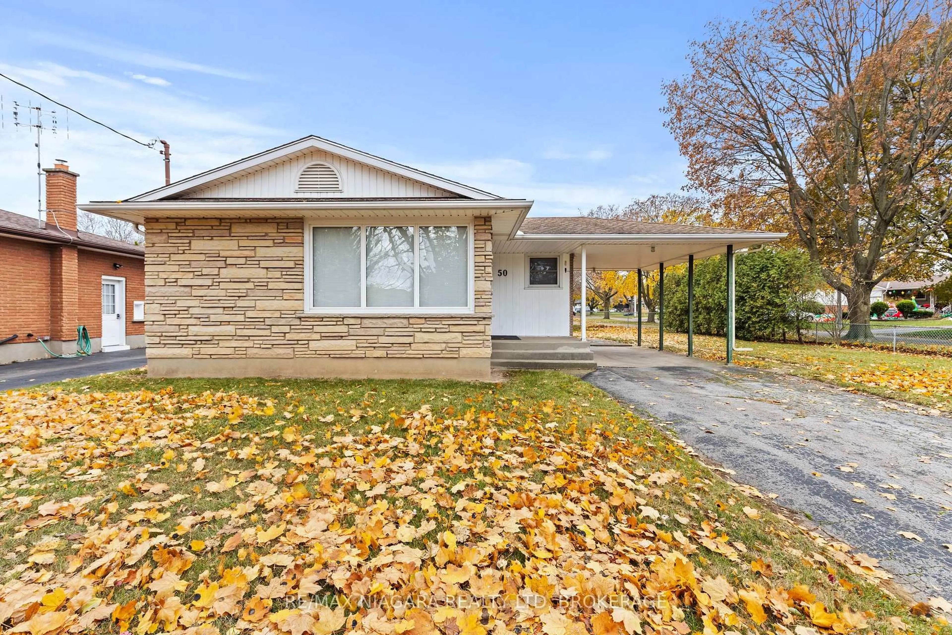 Home with brick exterior material, street for 50 Royal Manor Dr, St. Catharines Ontario L2M 4L6