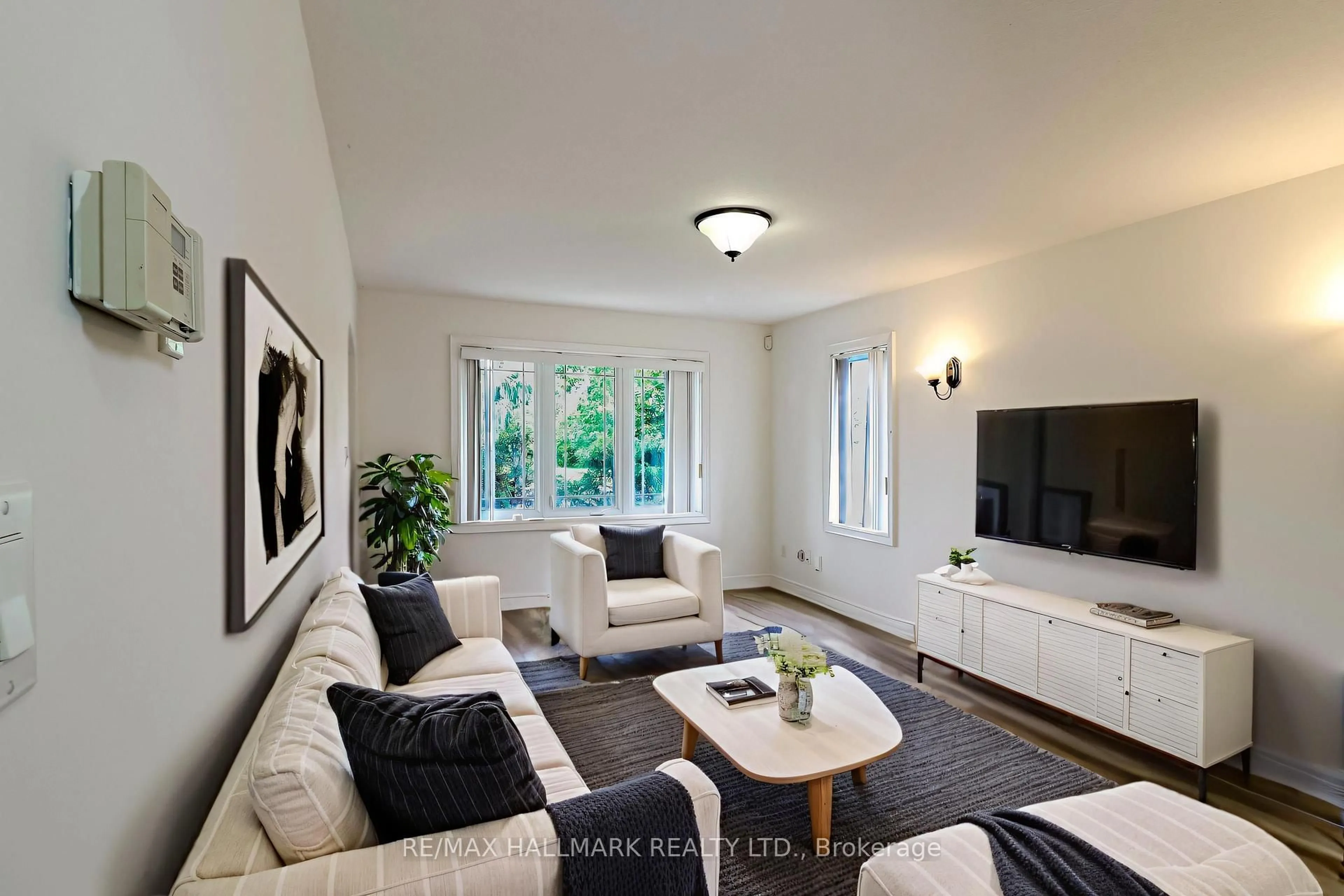 Living room with furniture, unknown for 138 COLBECK Dr, Welland Ontario L3C 7M1