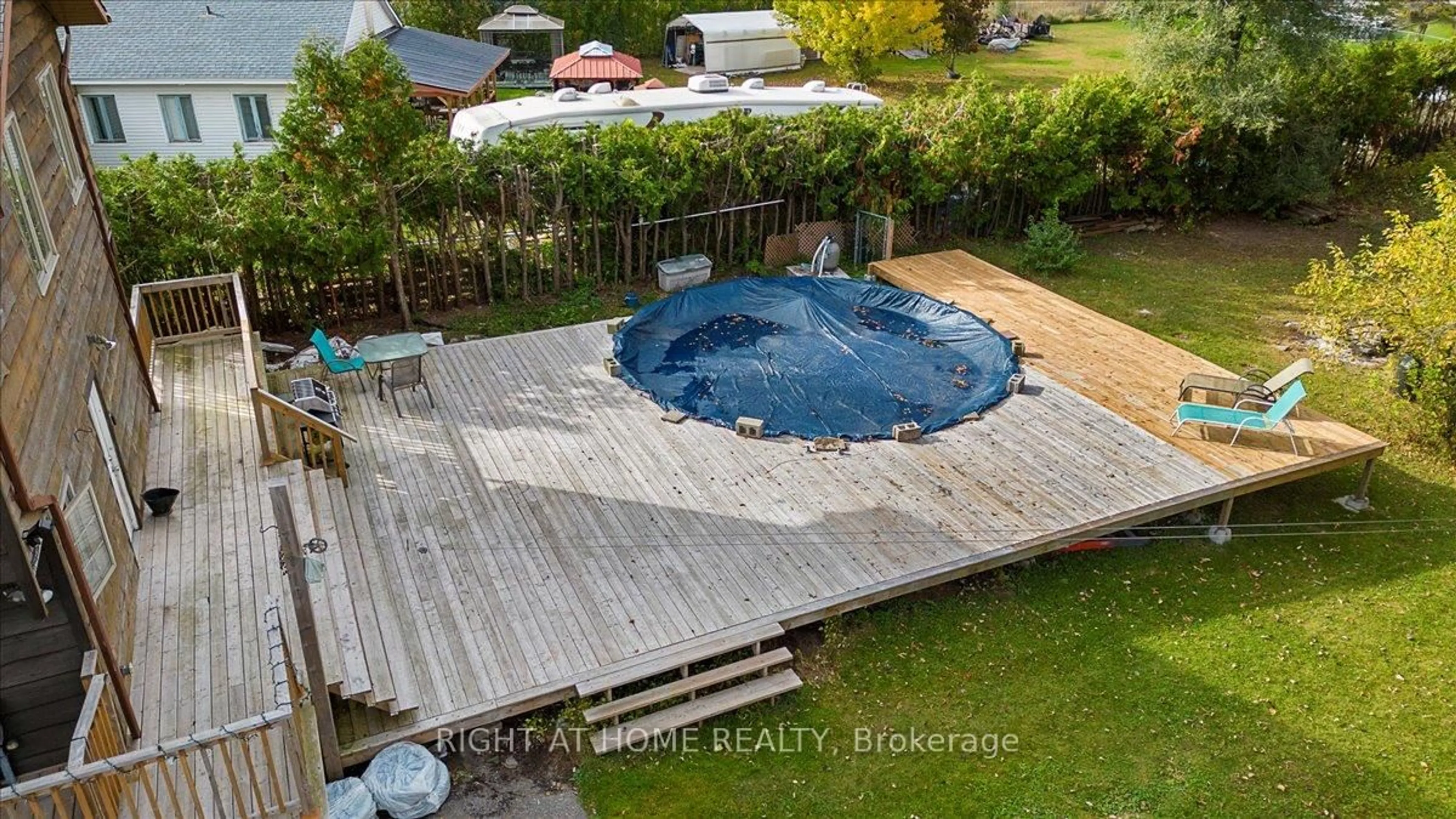 Pool for 424 LAURIER St, Clarence-Rockland Ontario K4K 1E7