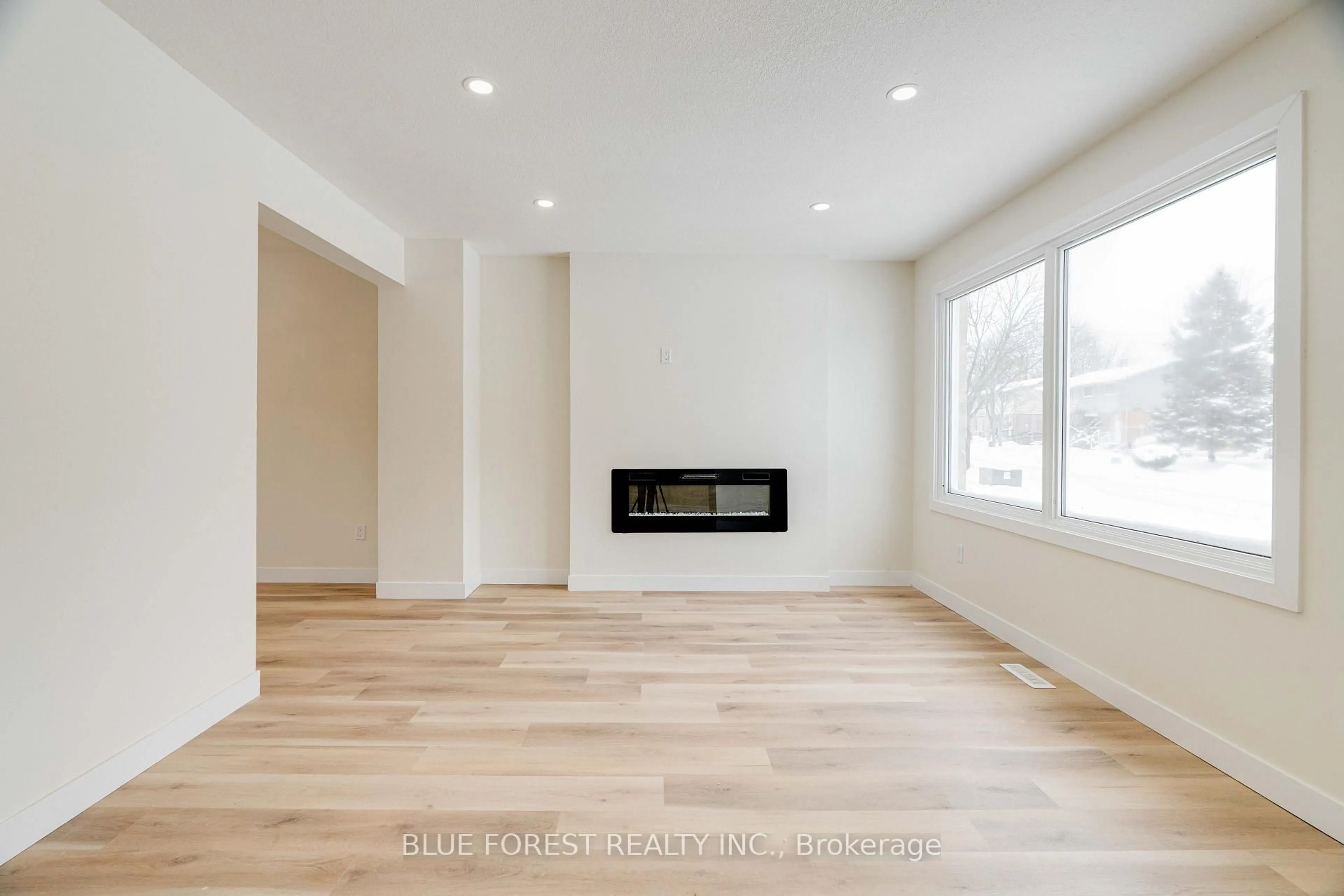 A pic of a room for 5 Denlaw Rd, London North Ontario N6G 3L3