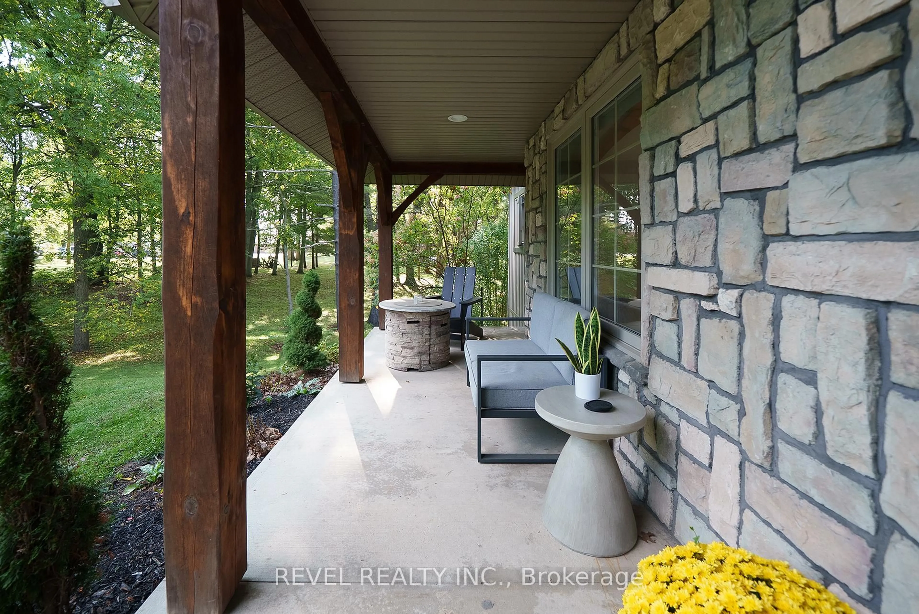 Patio, street for 9 Michael's Lane, Tillsonburg Ontario N4G 4G9