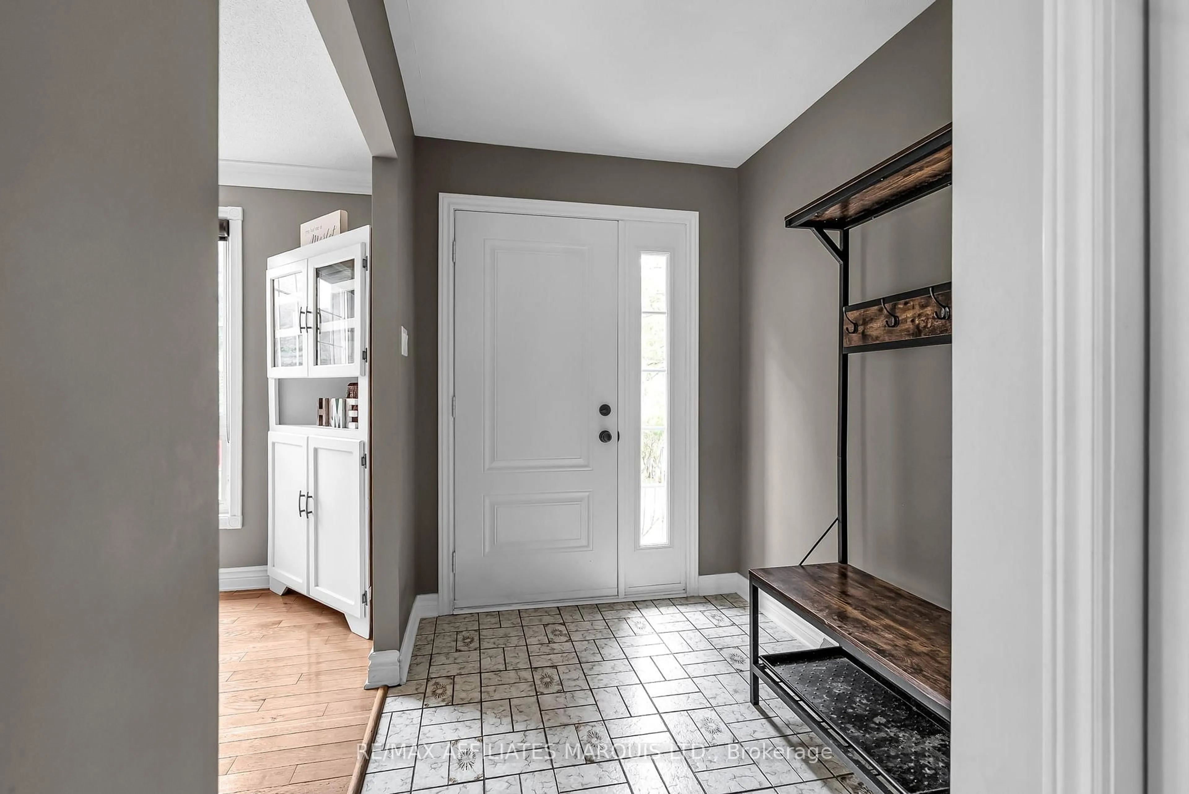 Indoor entryway for 18201 County Rd 19 Rd, South Glengarry Ontario K6K 0A7