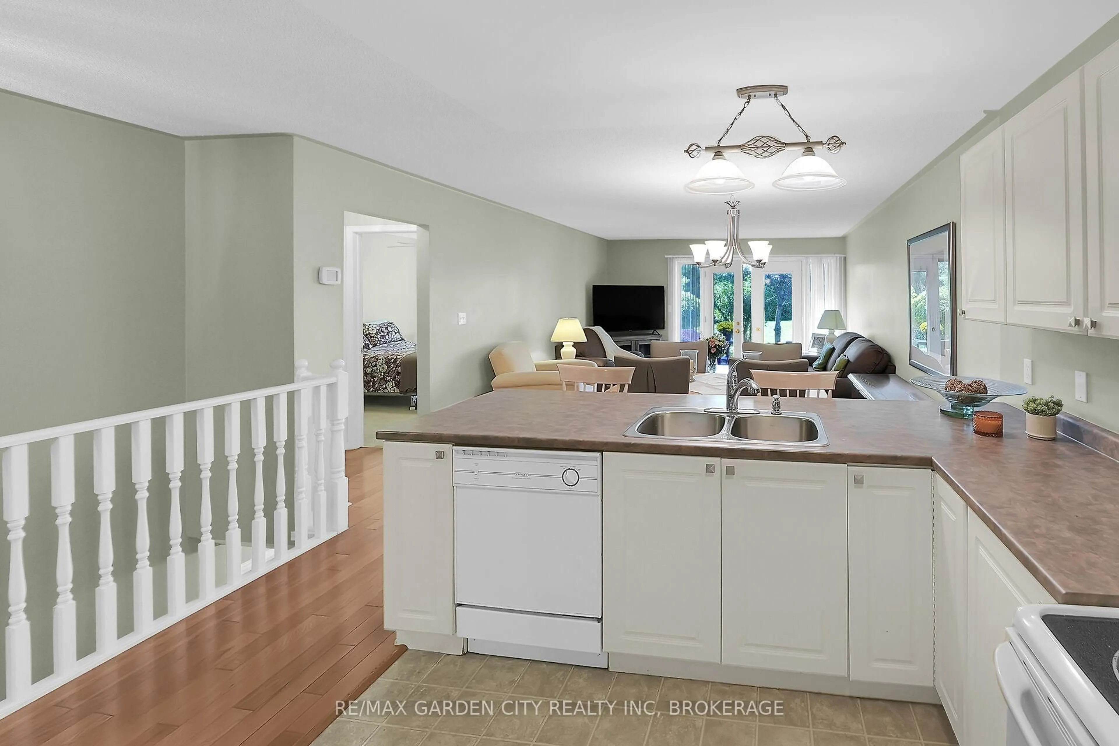 Open concept kitchen, ceramic/tile floor for 176 Beckett Cres, Pelham Ontario L0S 1E4