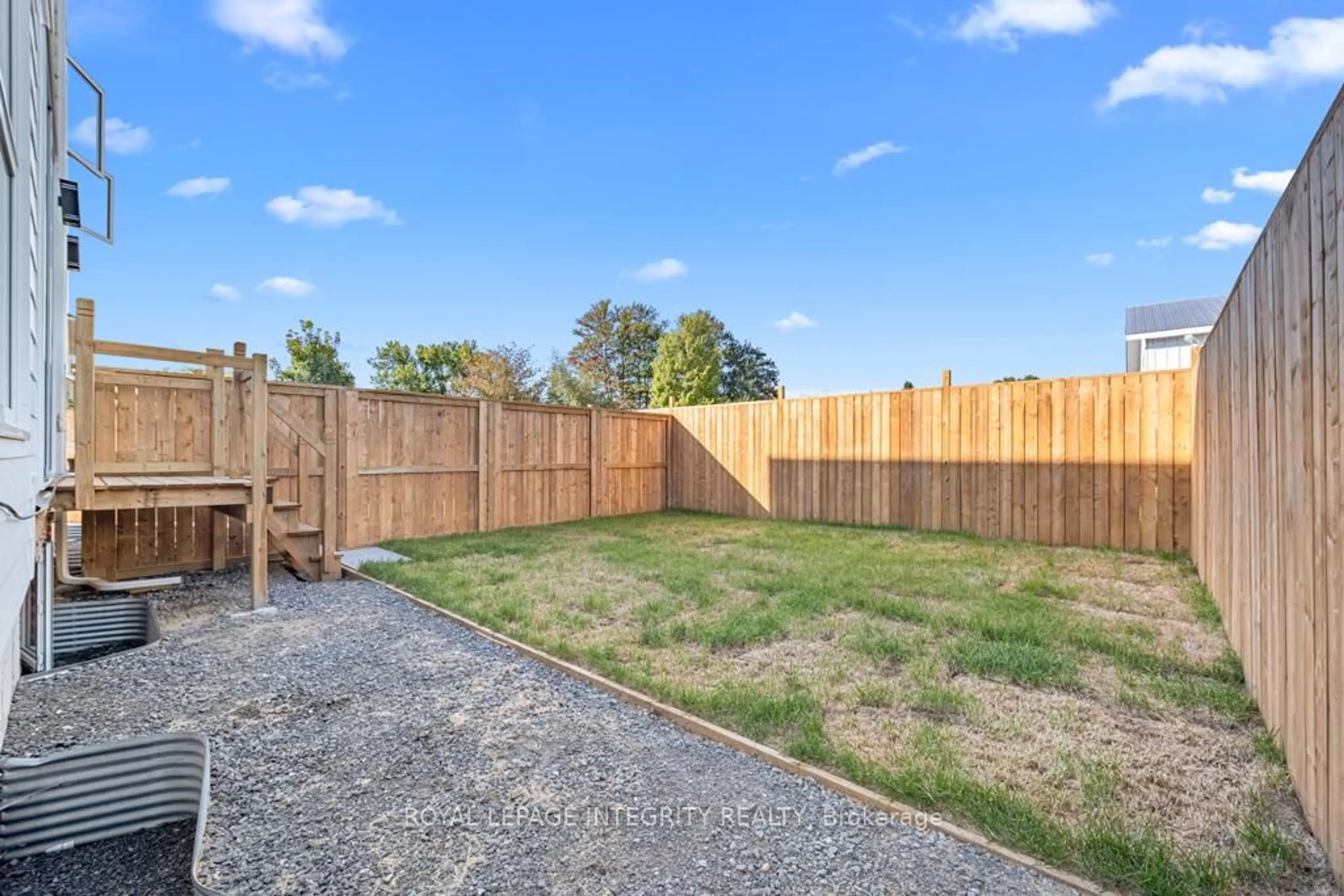 Patio, unknown for 875 CONTOUR St #B, Ottawa Ontario K1W 0G6