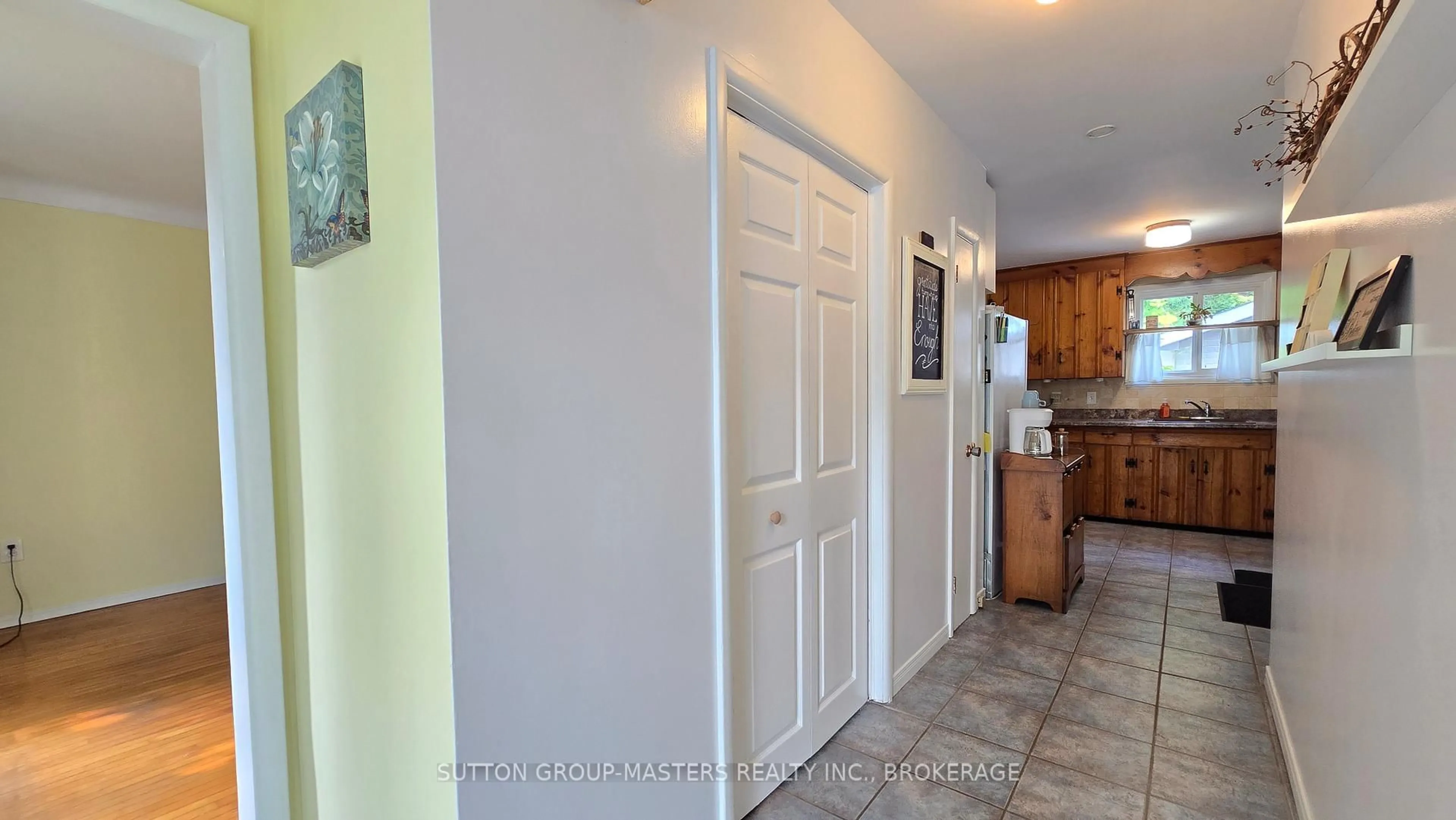 Indoor entryway for 7A Bishop St, Kingston Ontario K7M 3P5