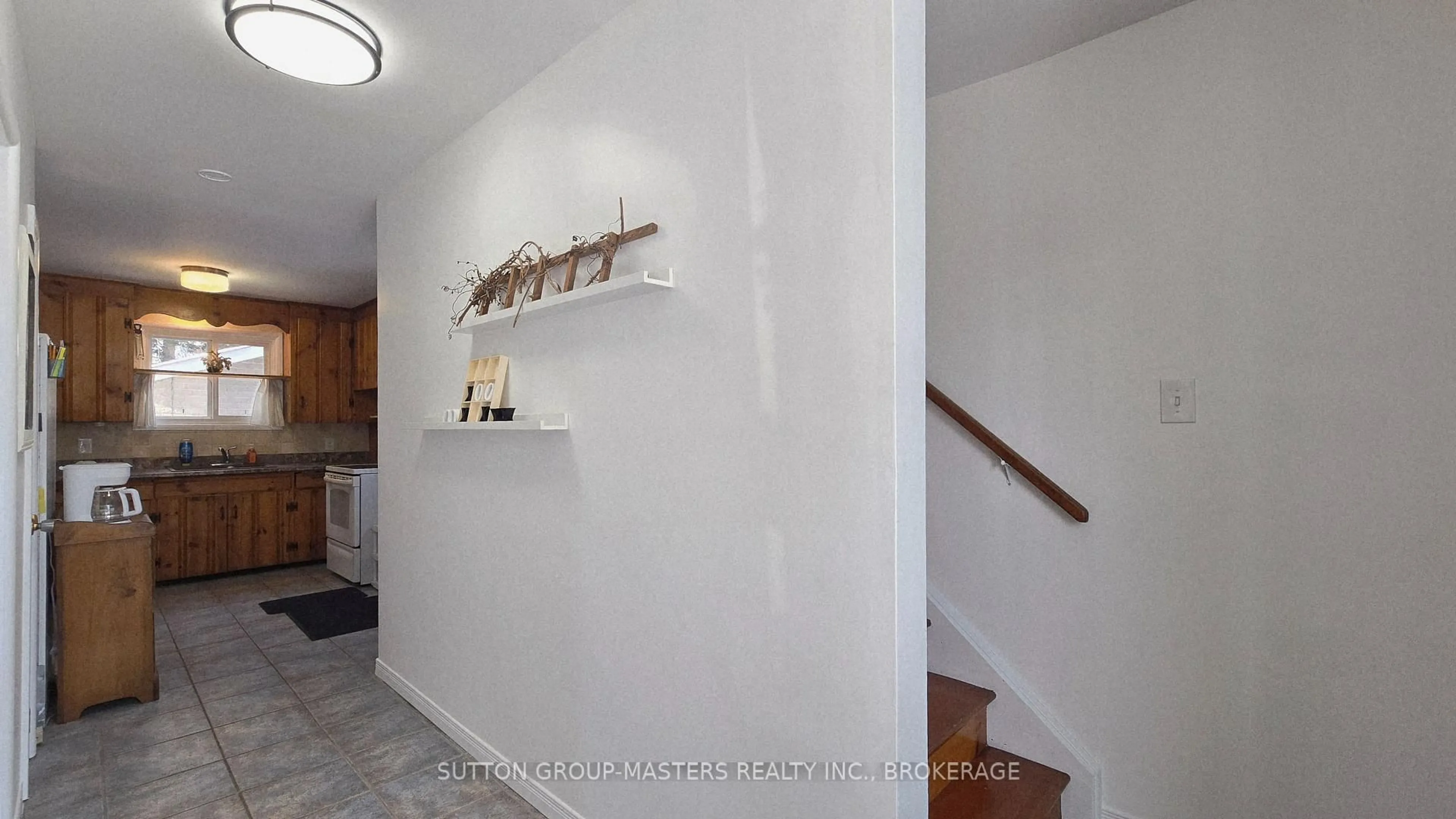 Indoor entryway for 7A Bishop St, Kingston Ontario K7M 3P5