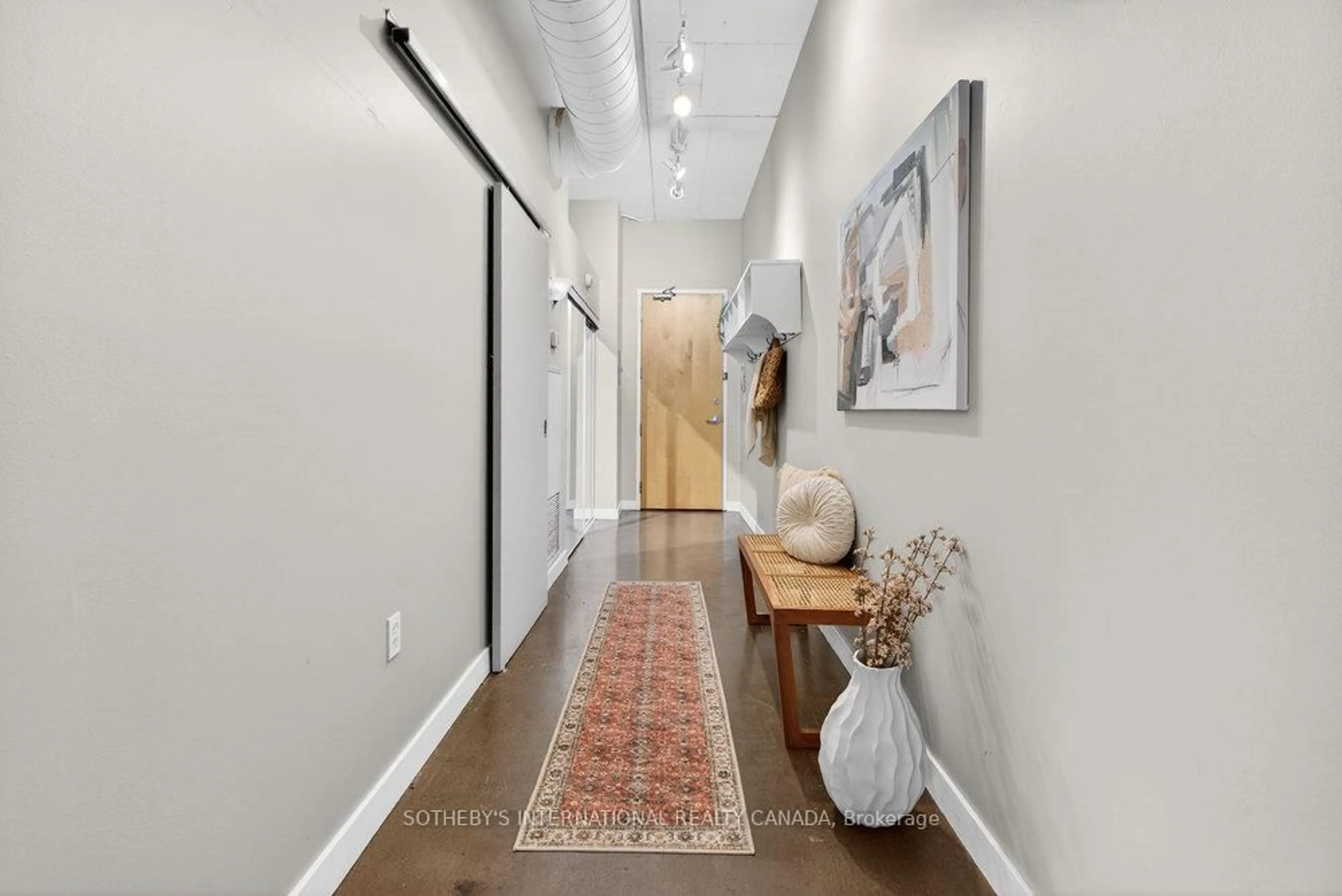 Indoor entryway for 66 Bay St #305, Hamilton Ontario L8P 4Z6