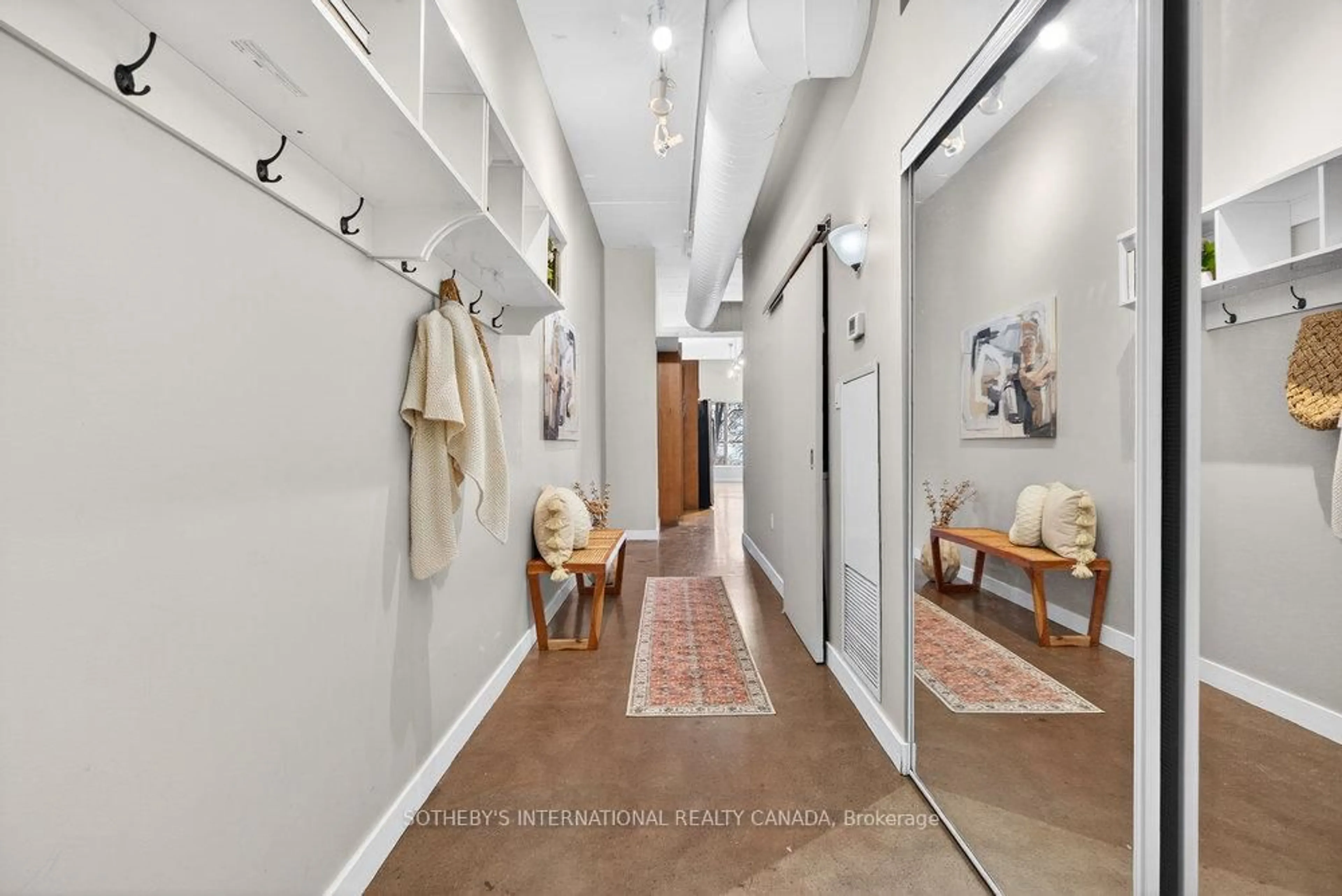 Indoor entryway for 66 Bay St #305, Hamilton Ontario L8P 4Z6