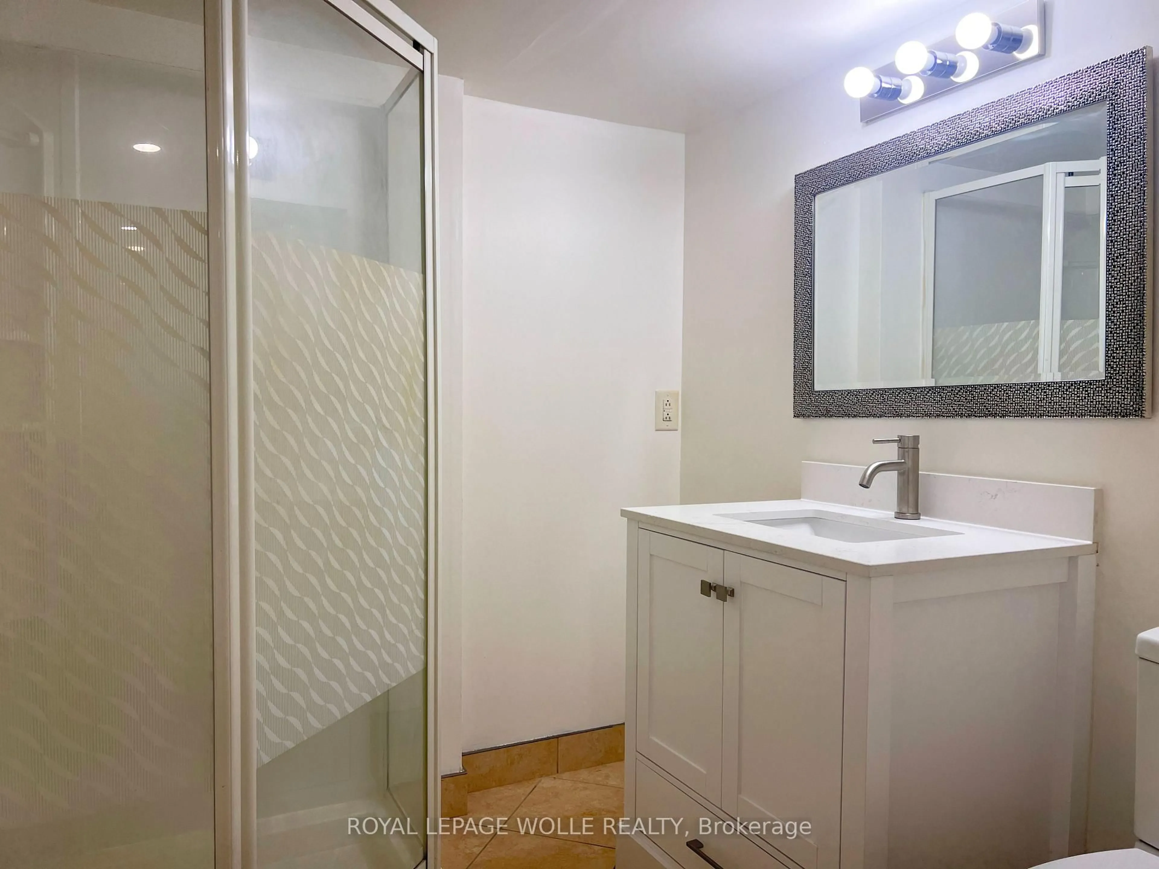 Standard bathroom, ceramic/tile floor for 223 Pioneer Dr #K75, Kitchener Ontario N2P 1L9