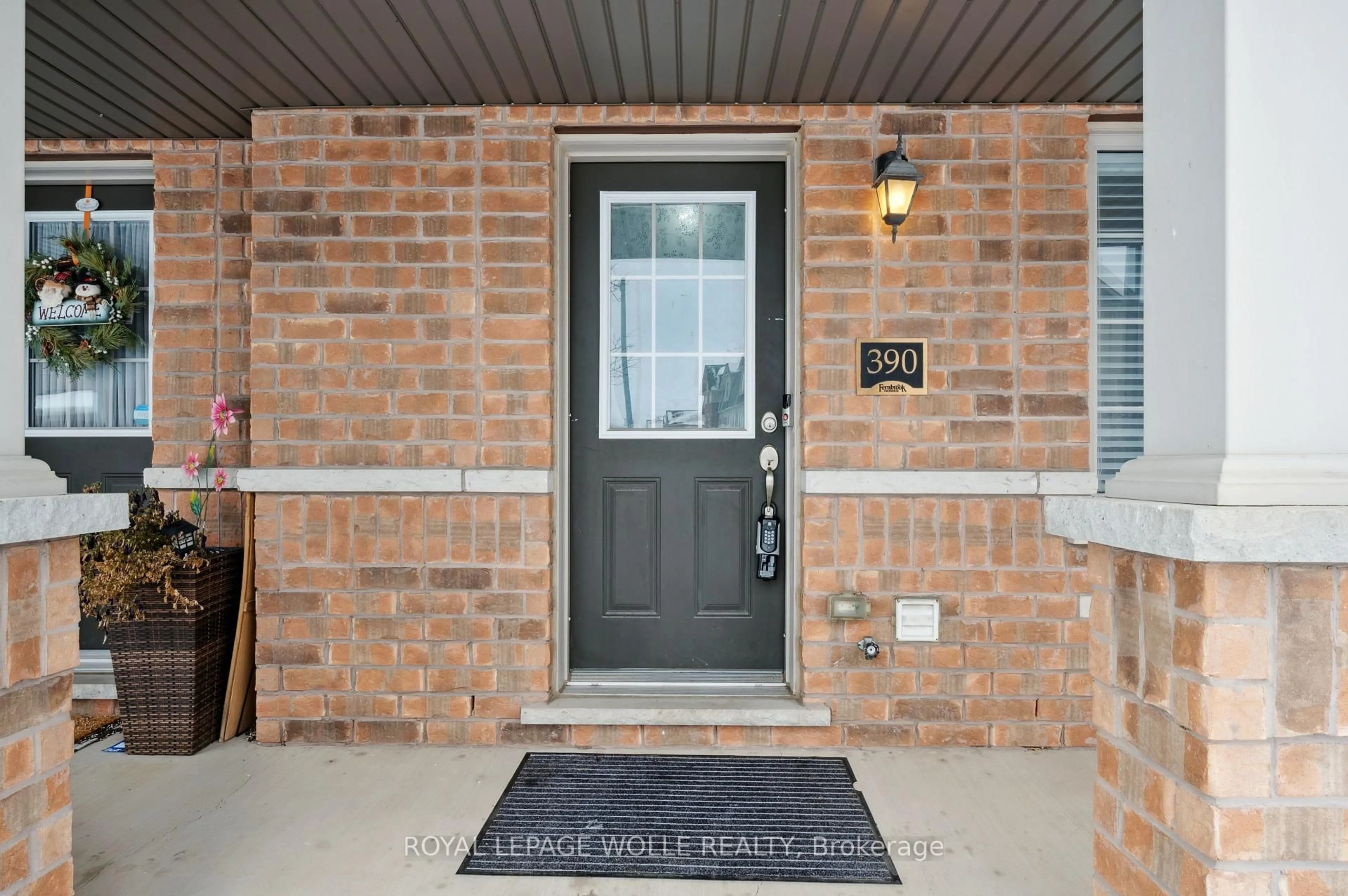 Indoor entryway for 390 Linden Dr, Cambridge Ontario N3H 0C6